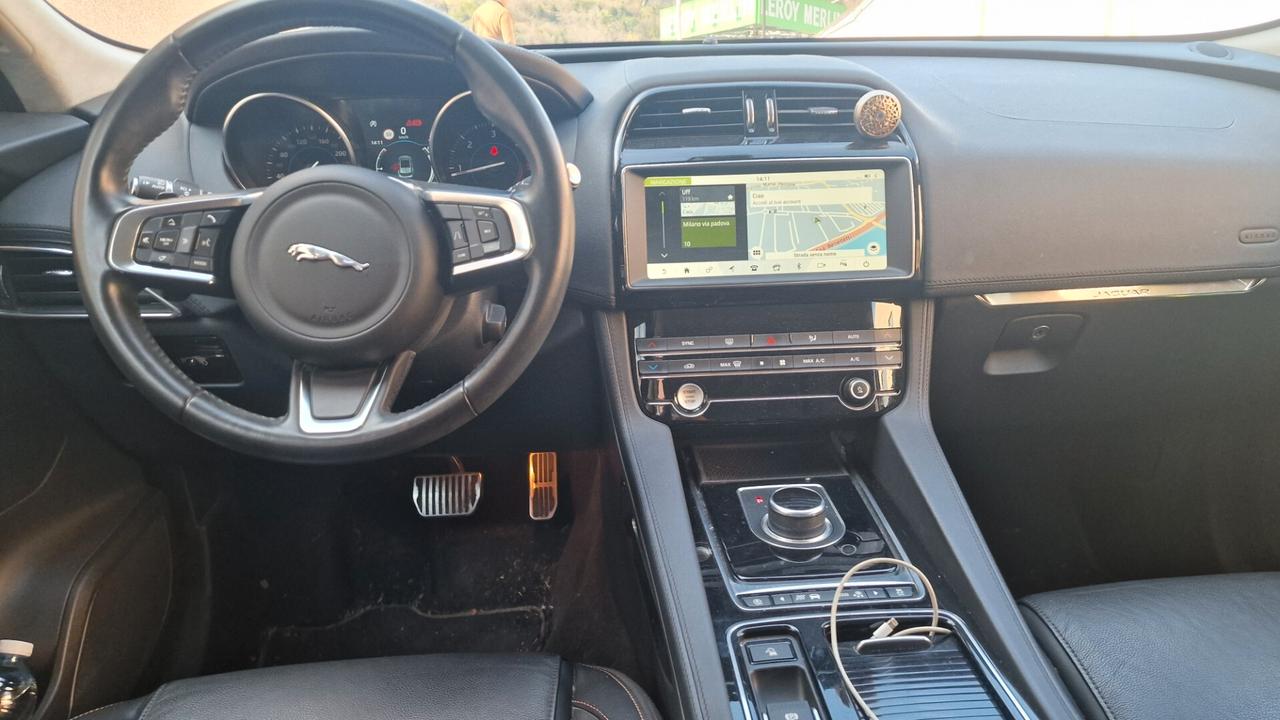 Jaguar F-Pace 2.0 D 180 CV AWD aut. Portfolio