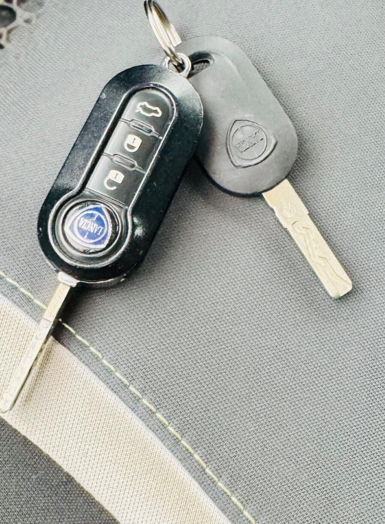 Lancia Ypsilon 1.2 69 CV 5 porte , OK NEOPATENTATI