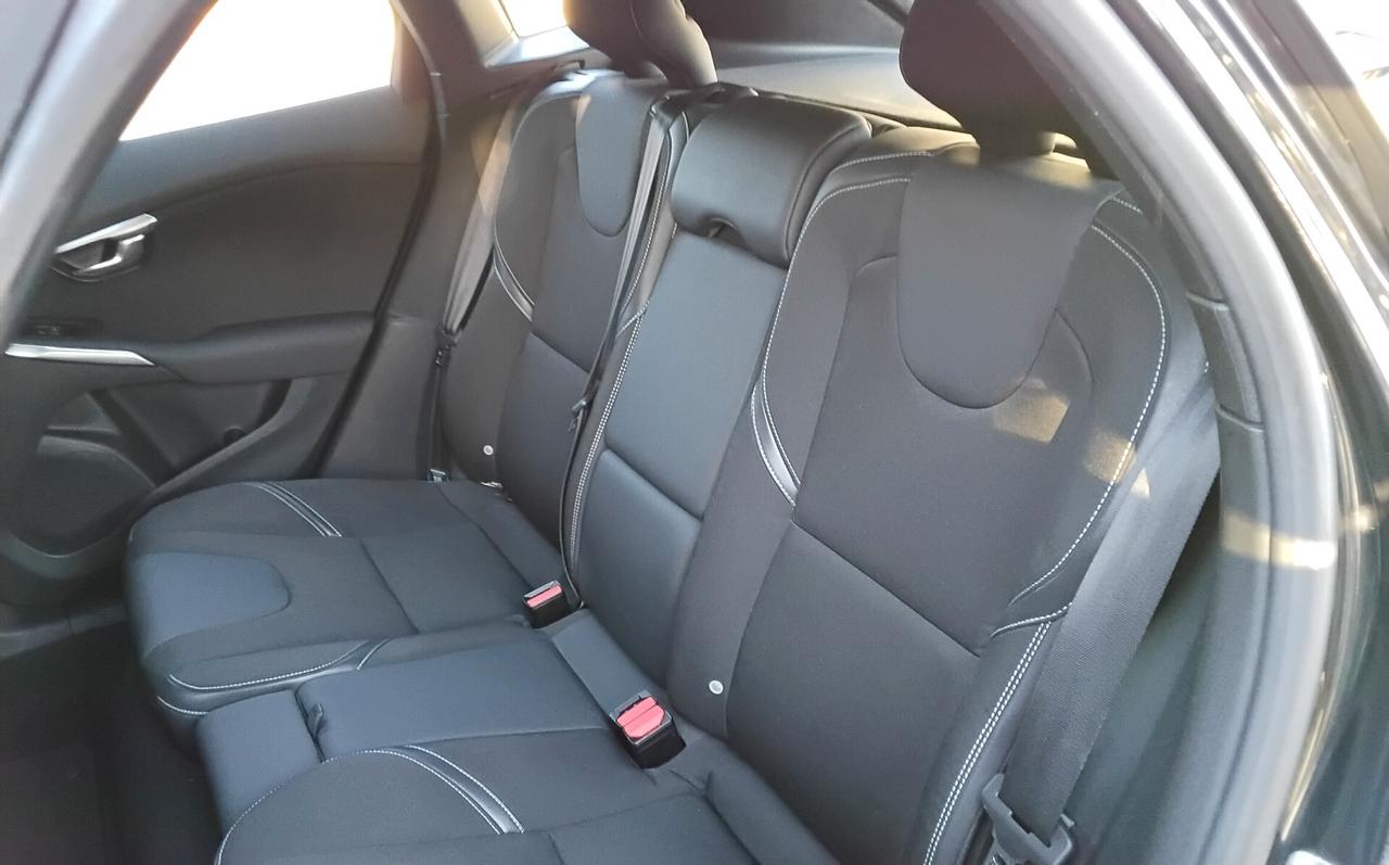Volvo V40 D2 1.6 R-design Kinetic