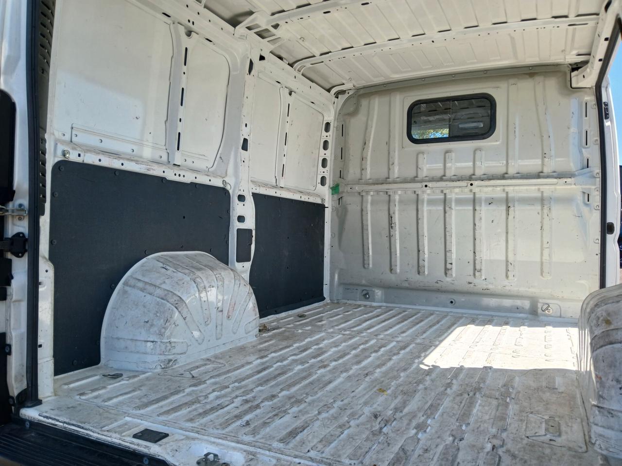 Peugeot Boxer 330 2.2 BlueHDi 130 S&S PC-TN Furgone
