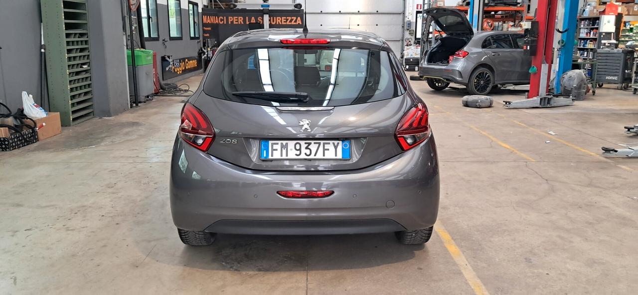 Peugeot 208 PureTech 1.2 km 0
