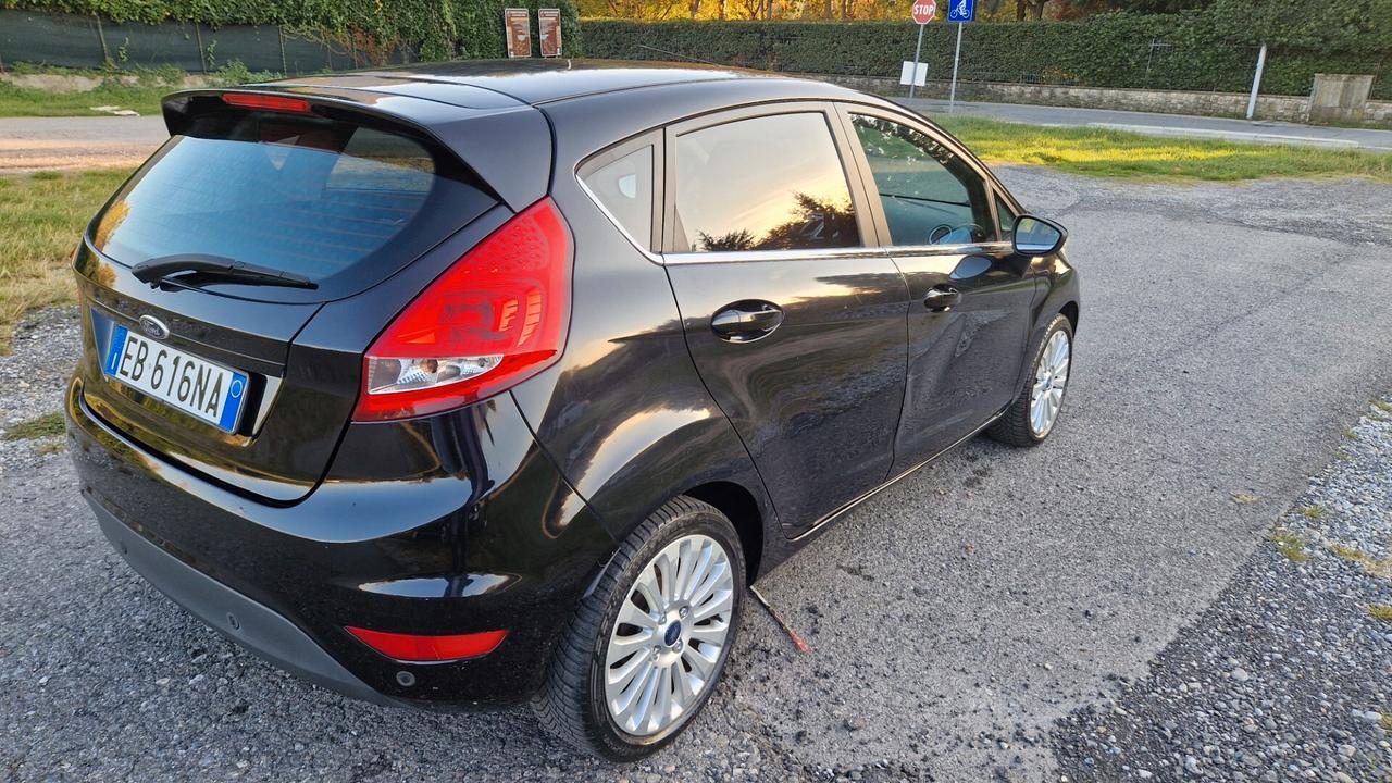 Ford Fiesta 1.4 5 porte Bz.- GPL Titanium Top neopatentati