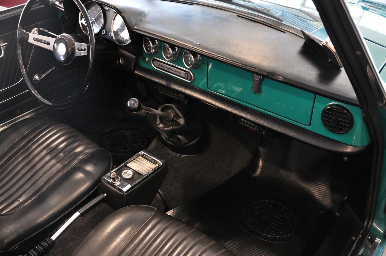 Alfa Romeo Spider 1300 Junior Duetto osso di seppia RIAR conservata