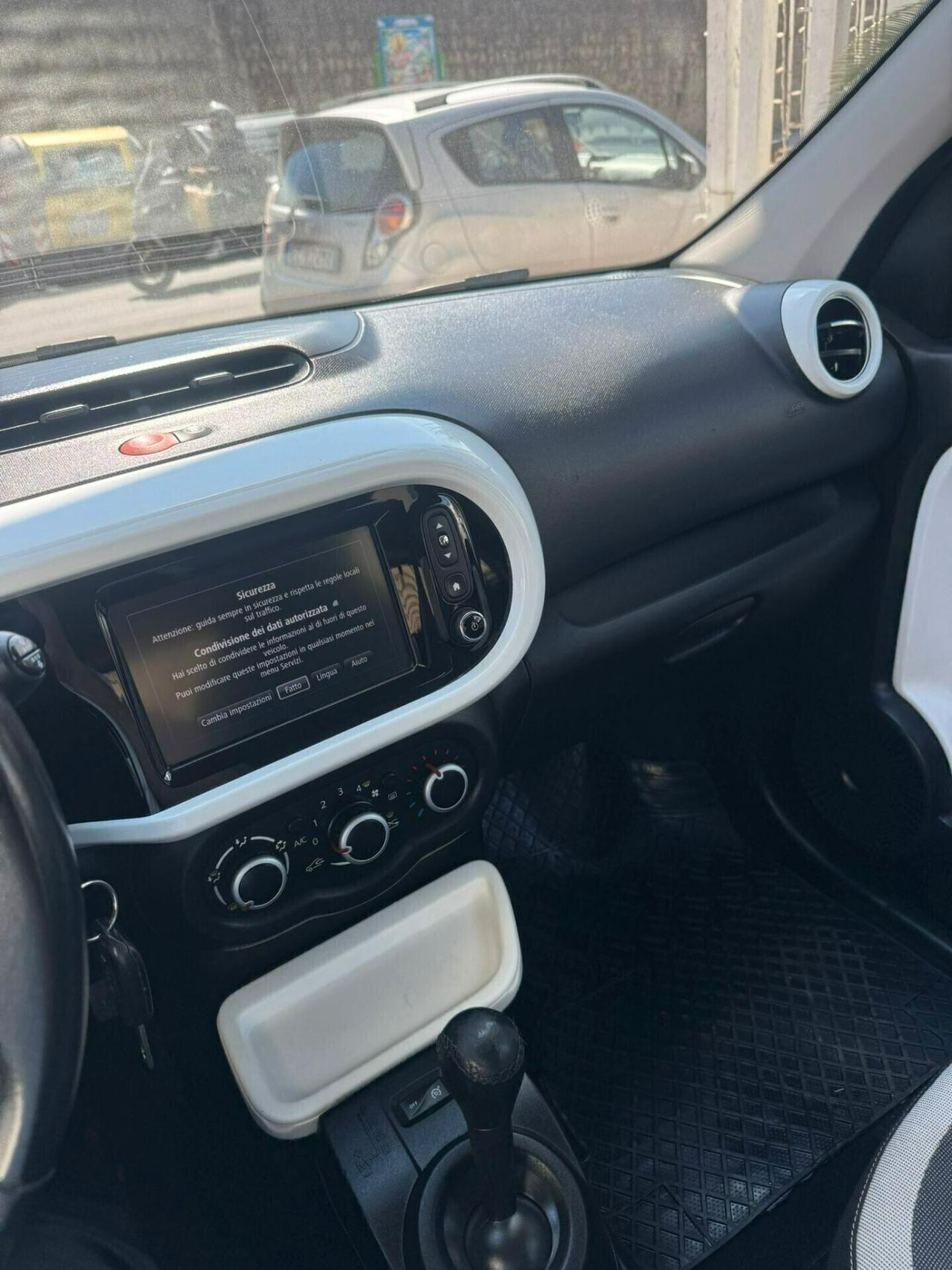 Renault Twingo SCe EDC La Parisienne
