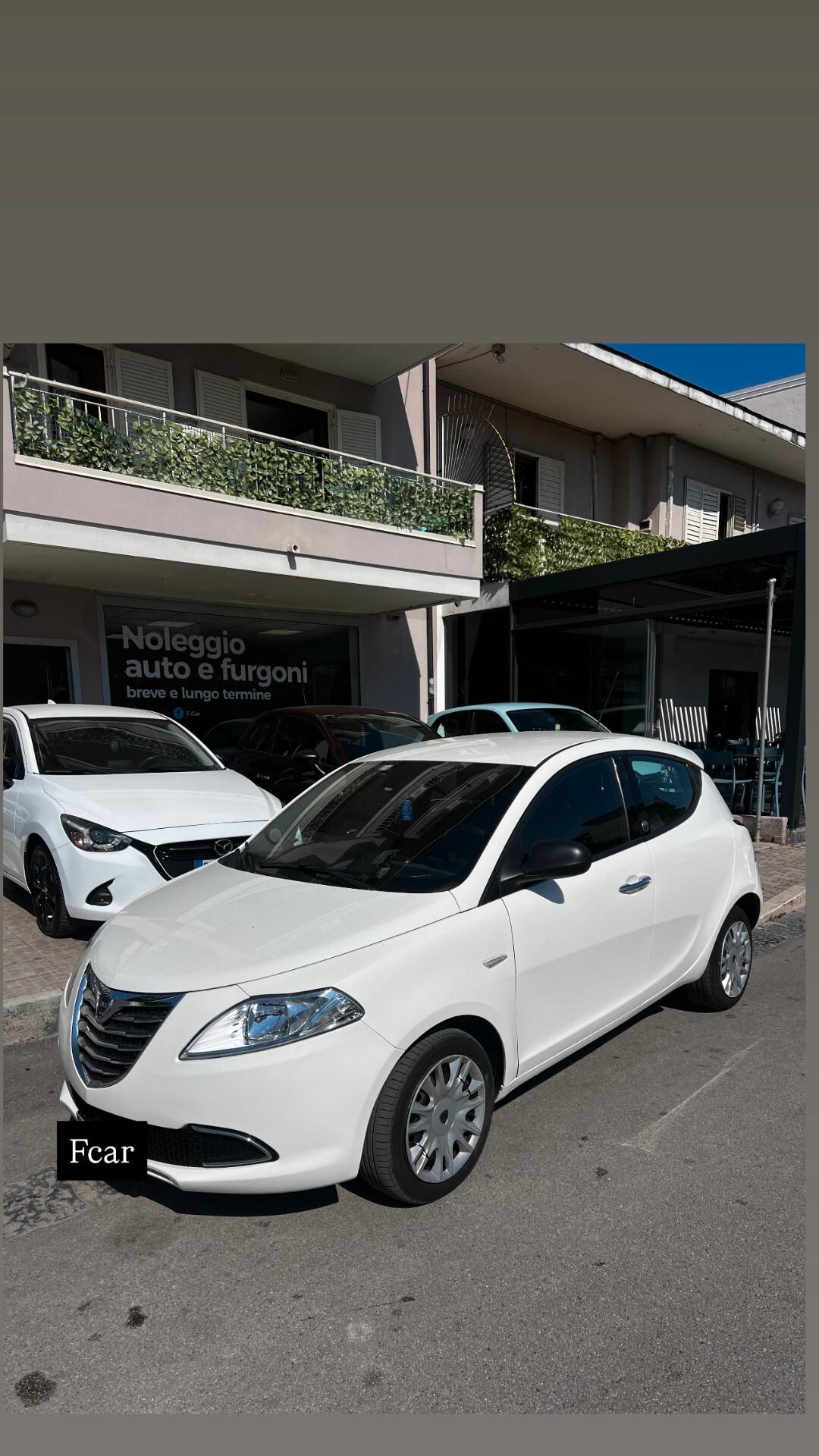 Lancia Ypsilon 1.2 69 CV 5 porte GPL Ecochic Silver neopatentati