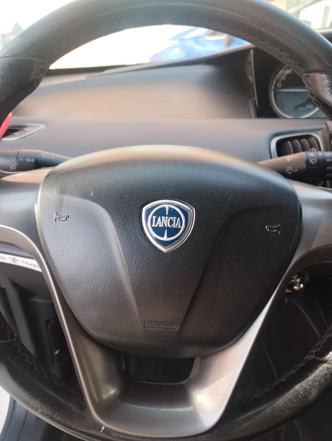 Lancia Ypsilon 1.2 69 CV 5 porte S&S Silver