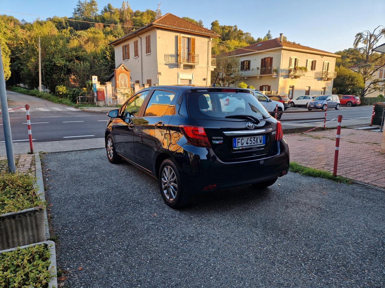 Toyota Yaris 1.0 70CV "70.700 km" Bluetooth, Telecamera, Fendi