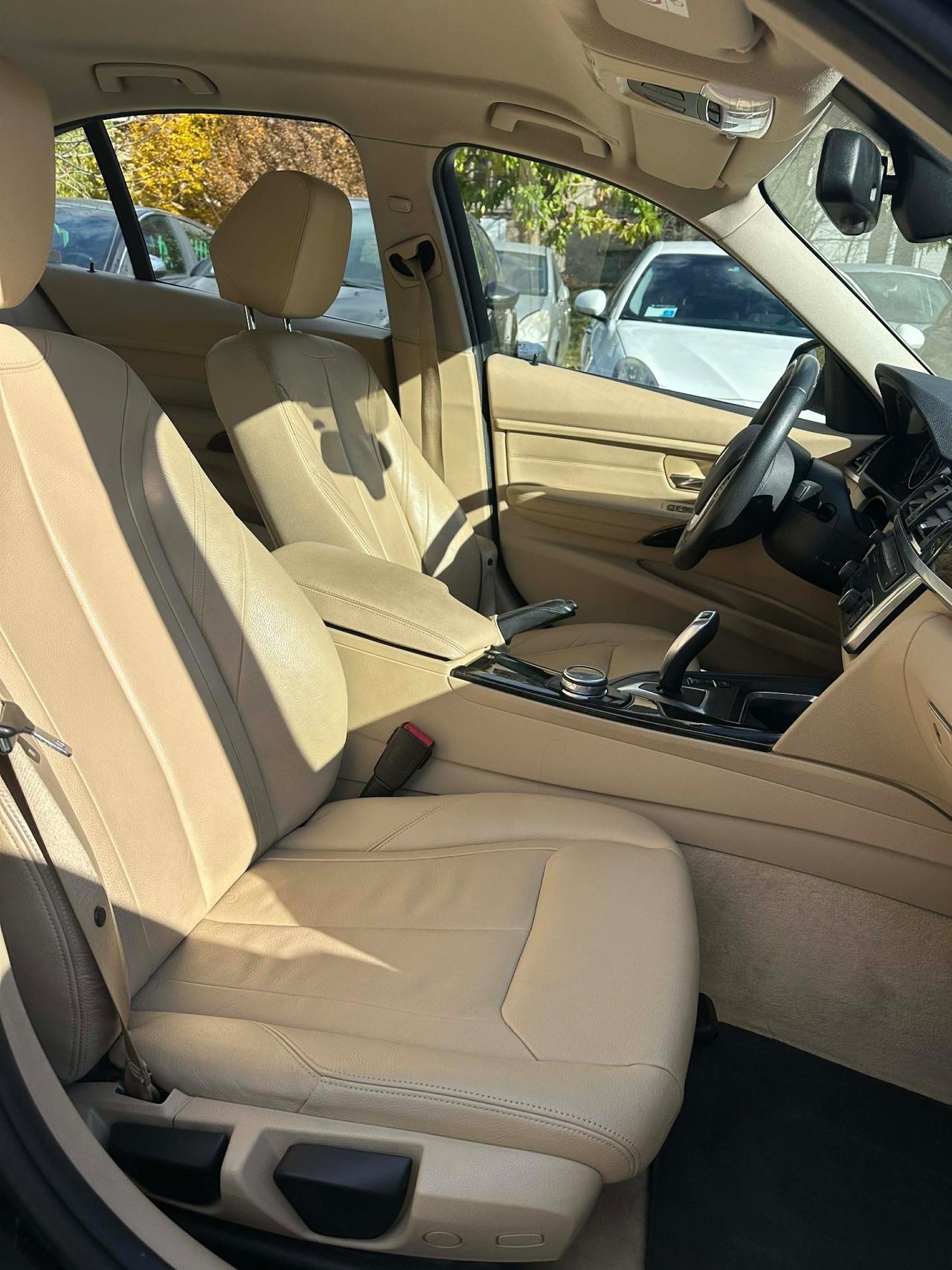 Bmw 320d xDRIVE LUXURY KMCERT UNICOPR KMCERT