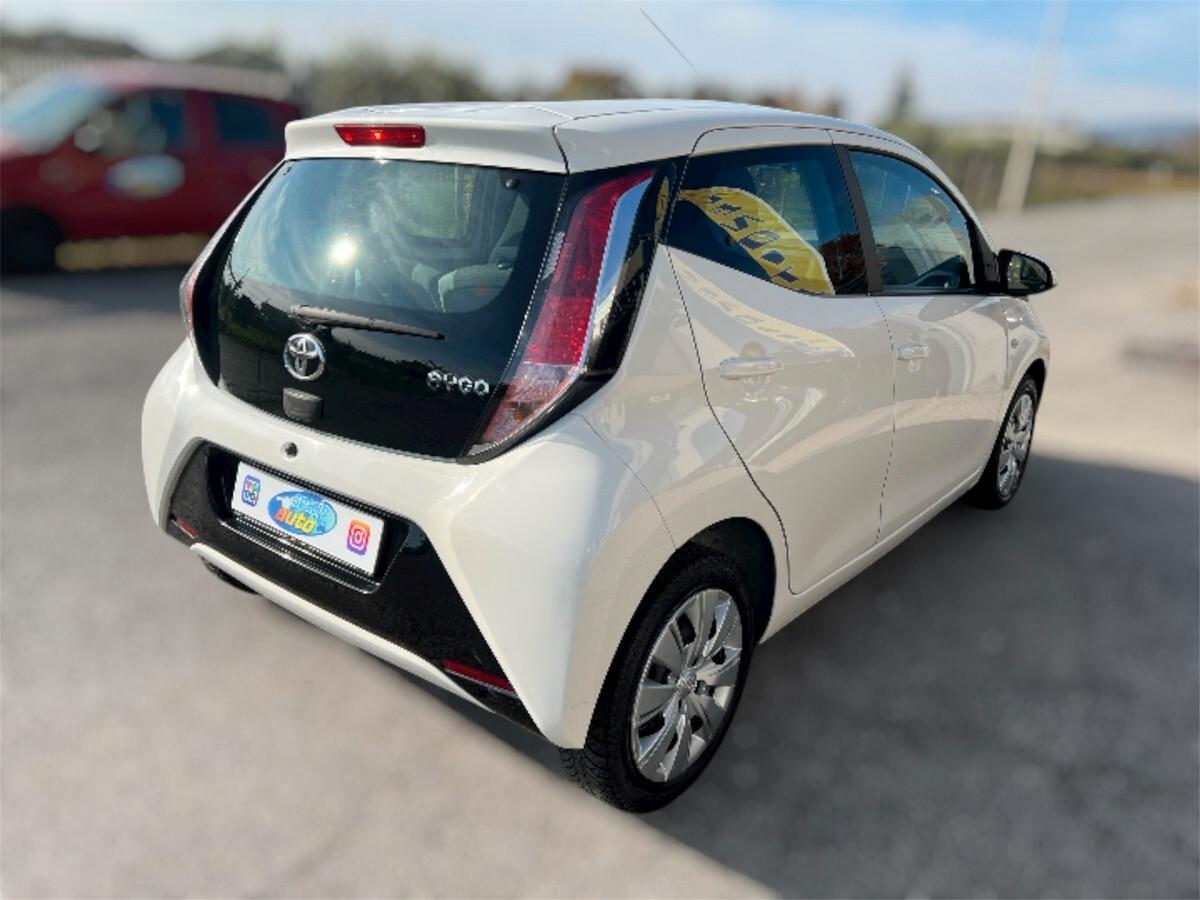 Toyota Aygo 1.0 VVT-i 69 CV 5 porte x-pure / OK NEOPATENTATI