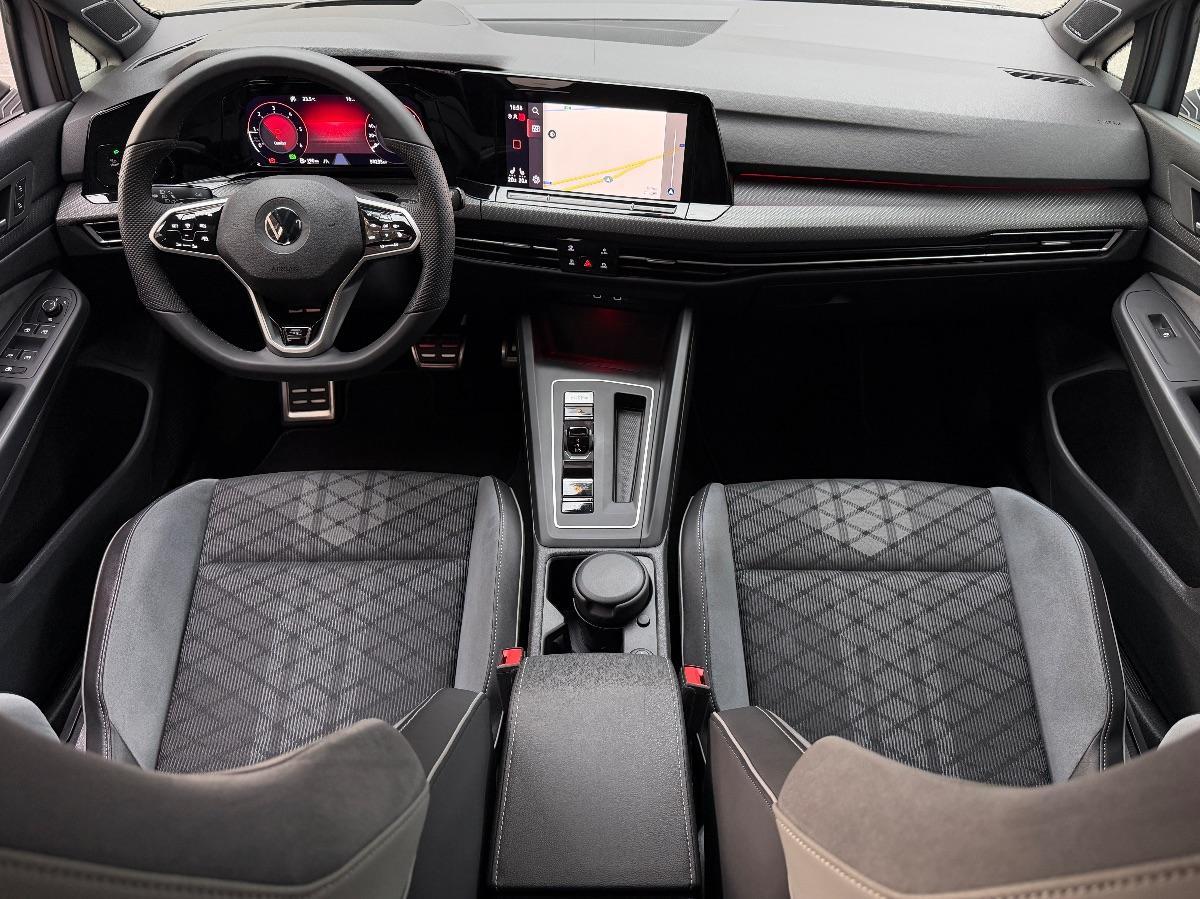 Volkswagen Golf 8 R-line 2.0 TDI 150 CV