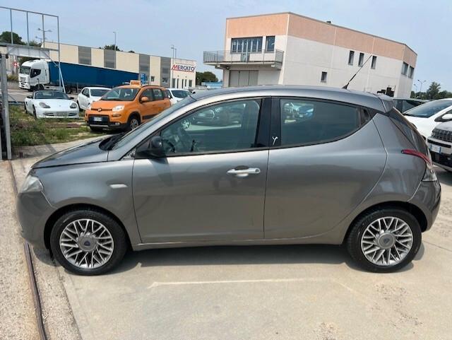 Lancia Ypsilon 1.2 69 CV 5 porte S&S Platinum