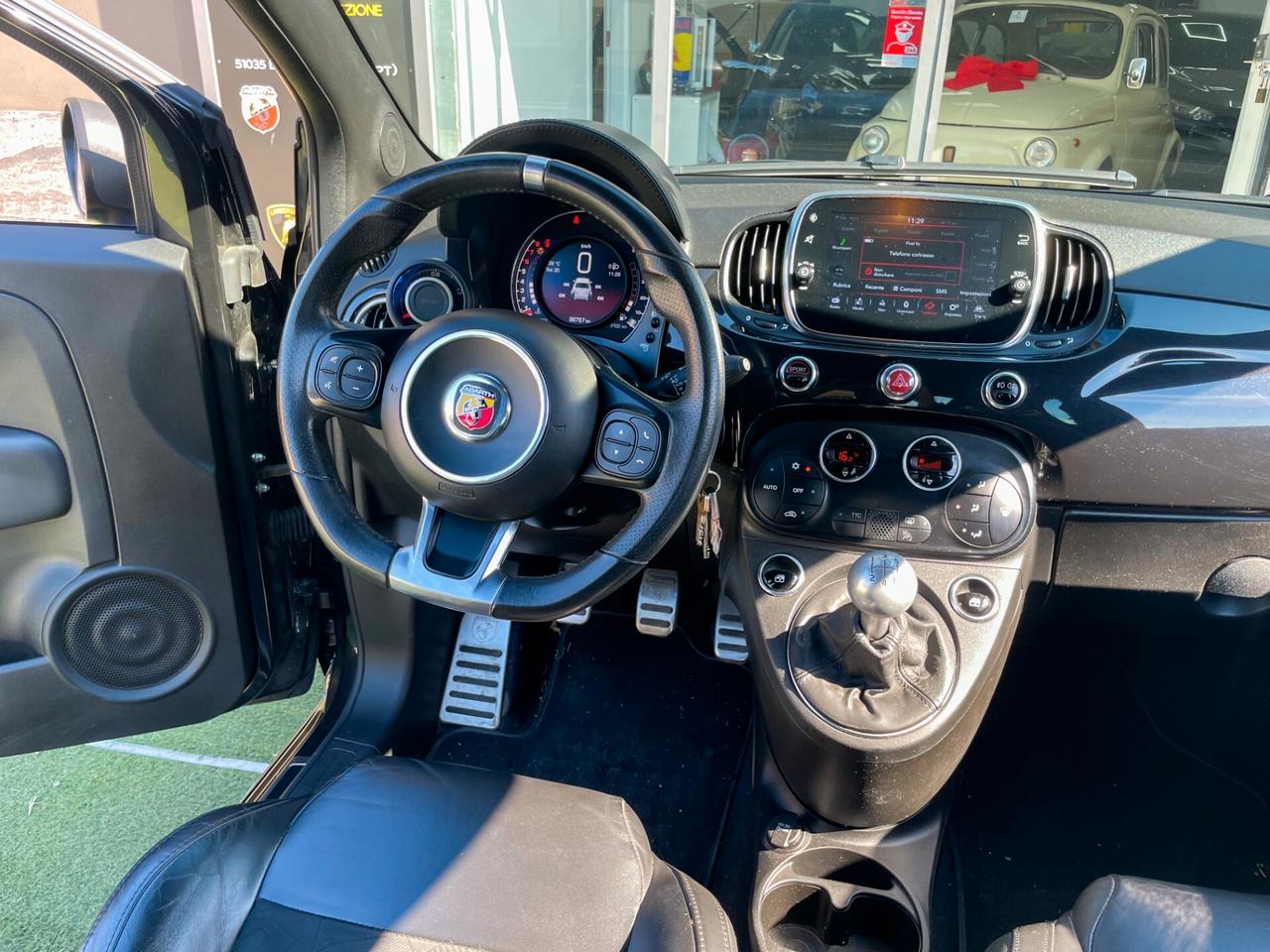 Abarth 595 1.4 Turbo T-Jet 165 CV Scorpioneoro
