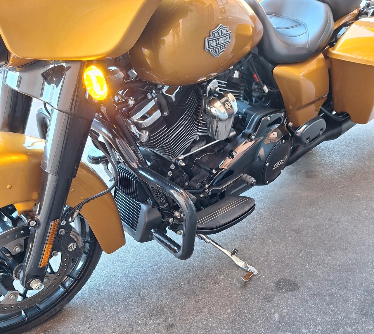 Harley-davidson Touring Street Glide Gold 114