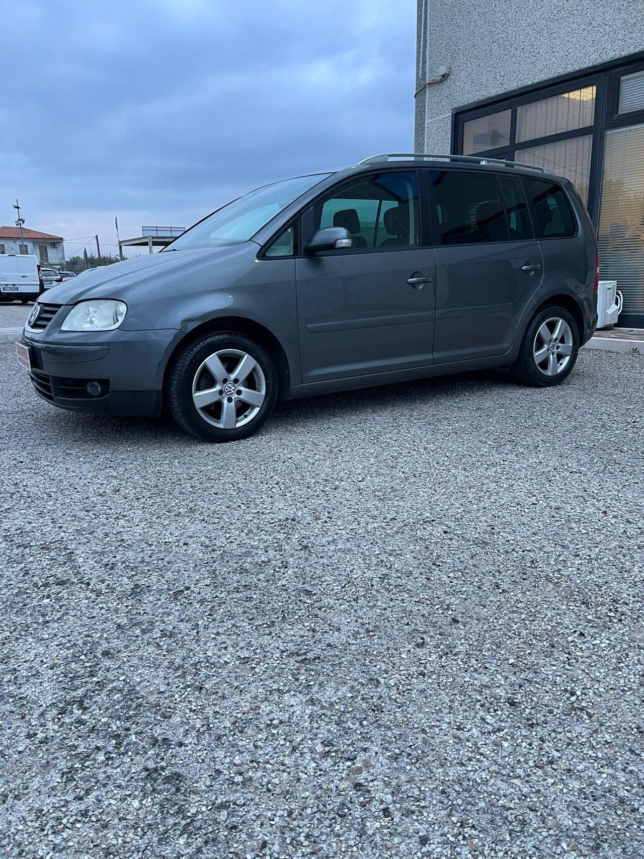 Volkswagen Touran 2.0 - 7 POSTI