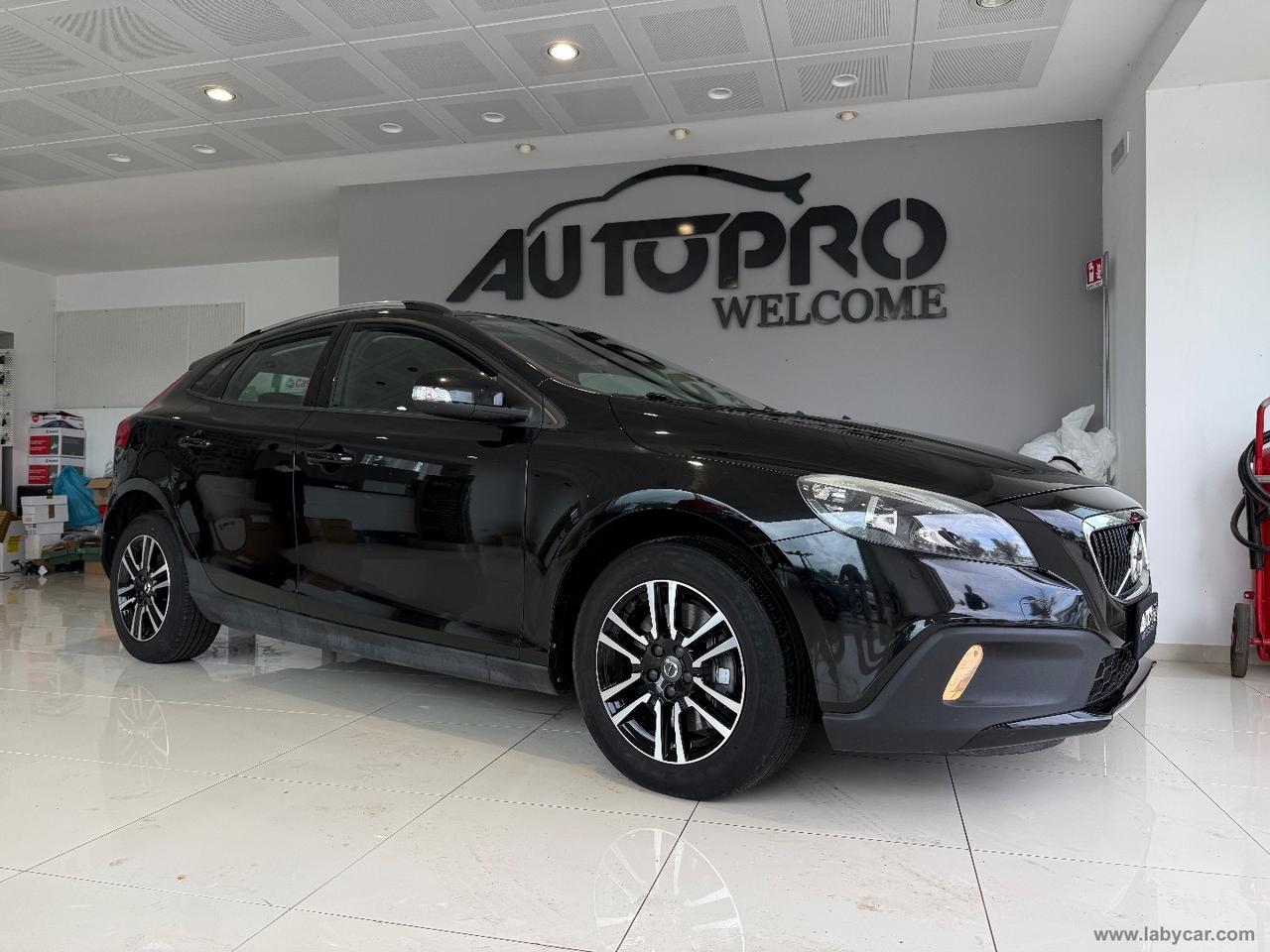 VOLVO V40 Cross Country D2 Summum