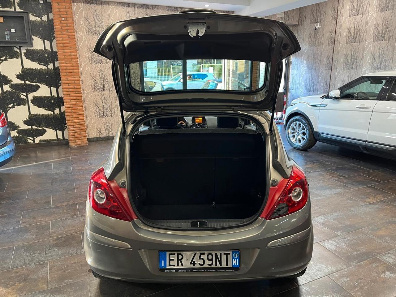 Opel Corsa 1.2 3 porte b-color