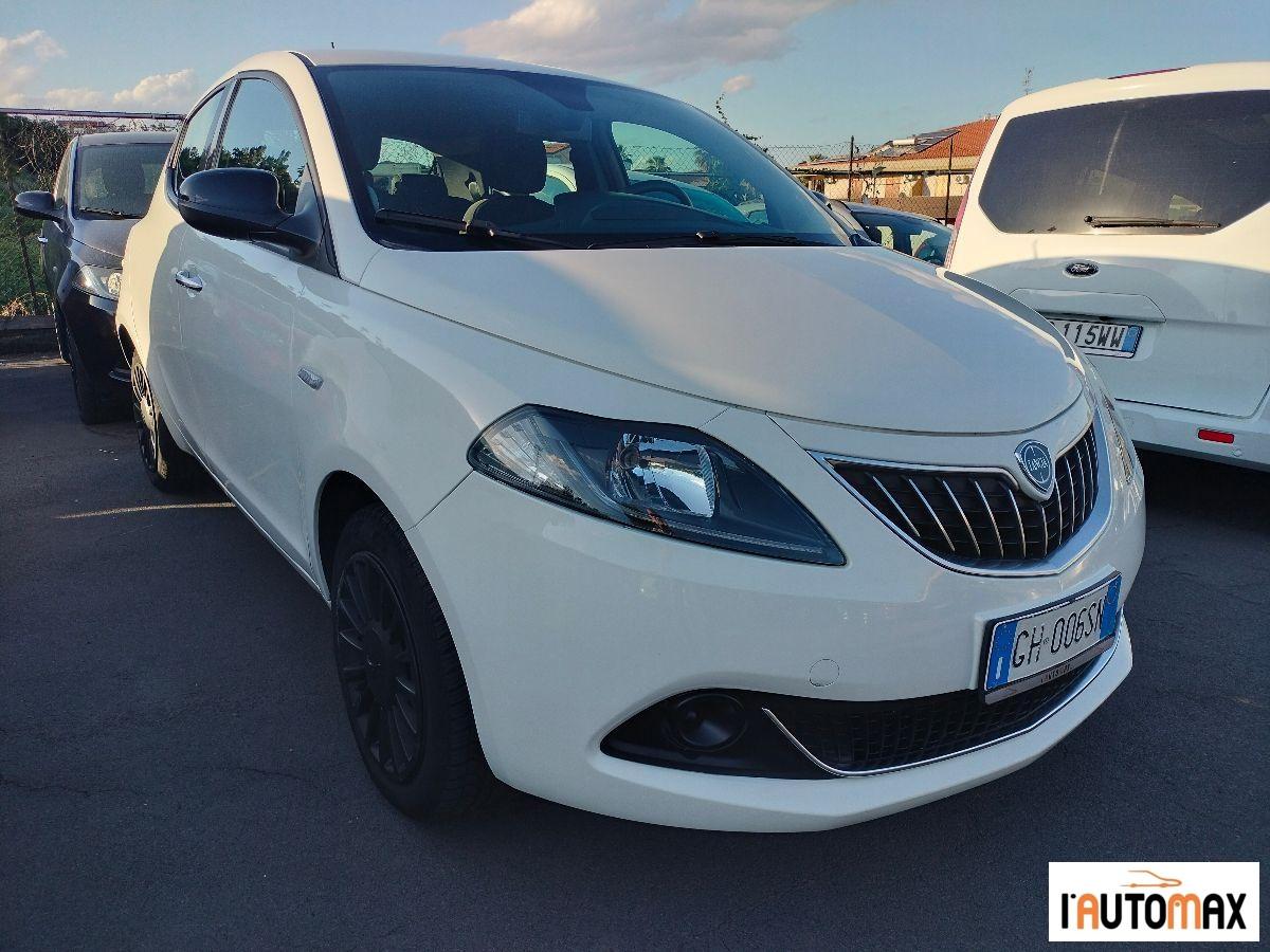 LANCIA - Ypsilon 1.0 firefly hybrid Silver s&s 70cv