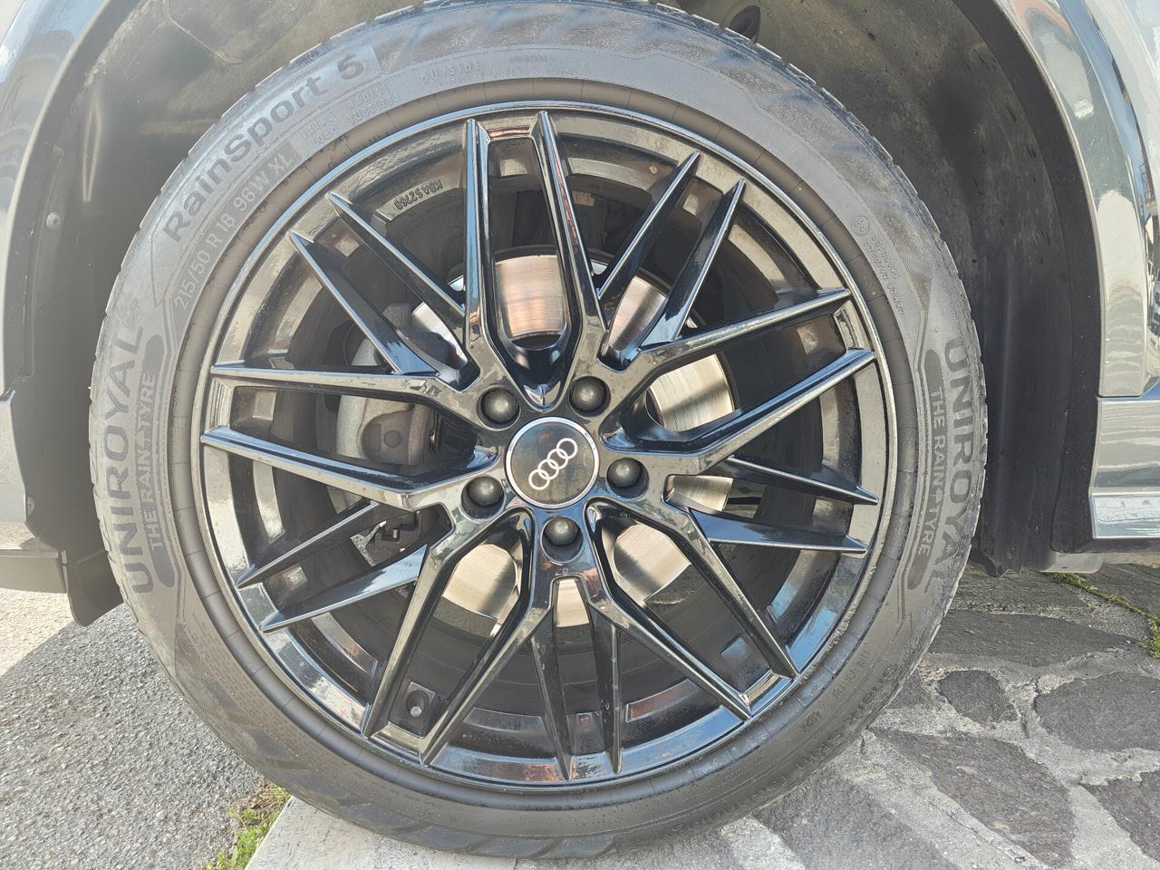 Audi Q2 35 TDI S tronic Identity Black