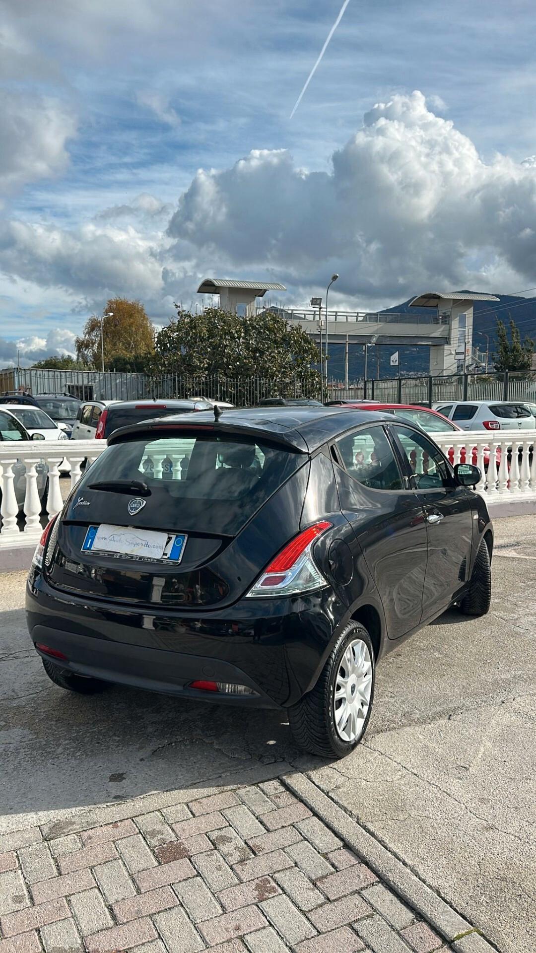 Lancia Ypsilon 1.3 MJT 16V 95 CV 5 porte S&S Silver