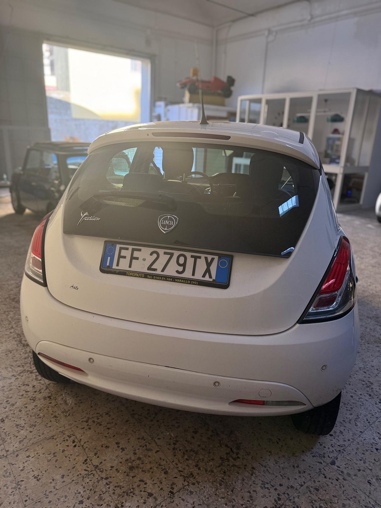 Lancia Ypsilon