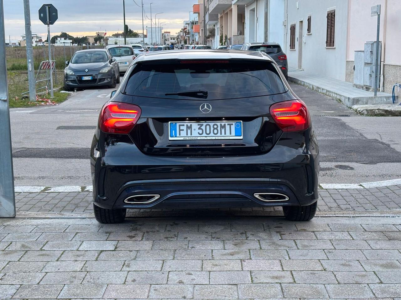 Mercedes A180d Premium Dark Night - 11/2016