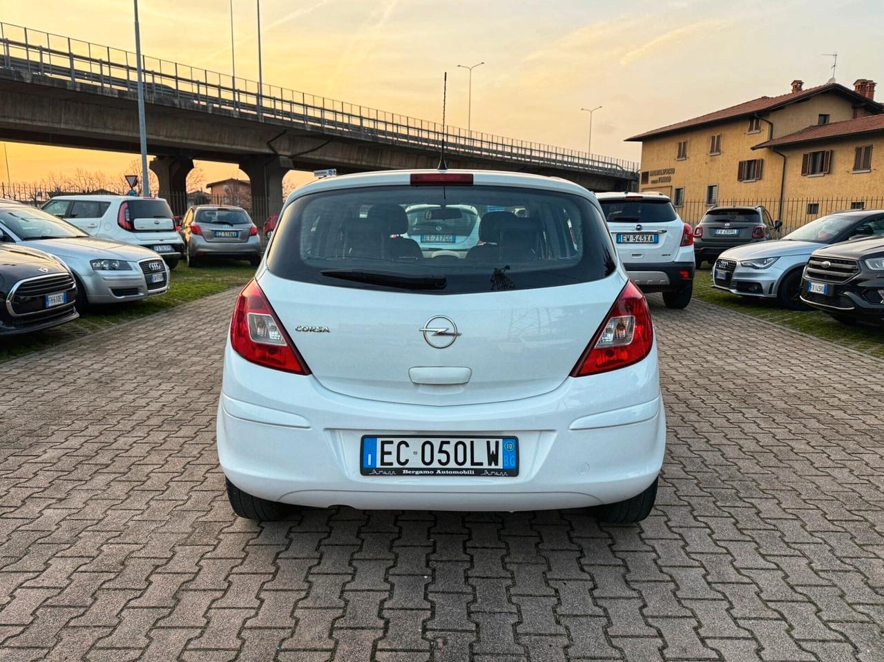 Opel Corsa 1.4 16V 5 porte OK NEOPATENTATI