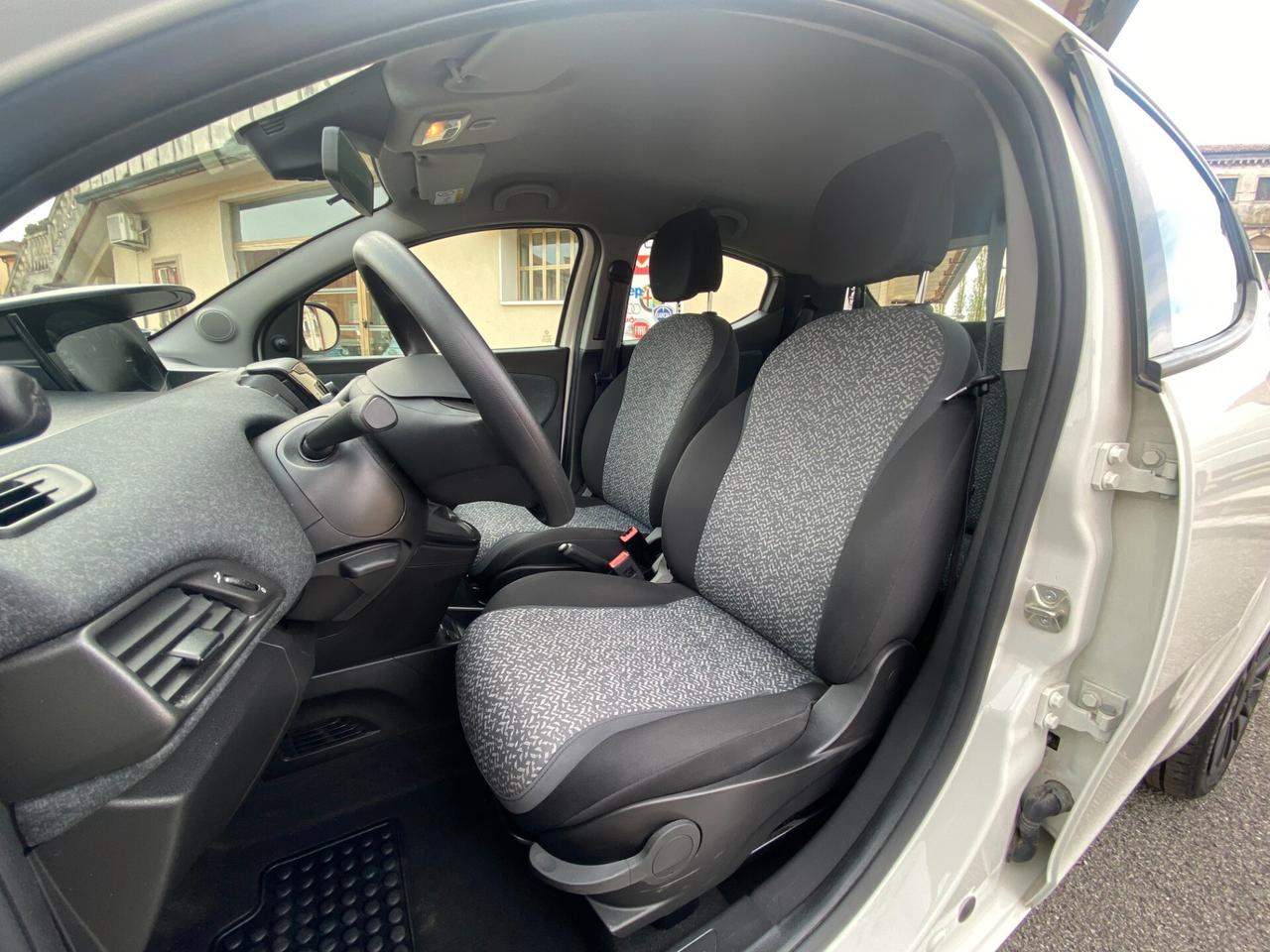 Lancia Ypsilon 1.0 FireFly Hybrid Silver