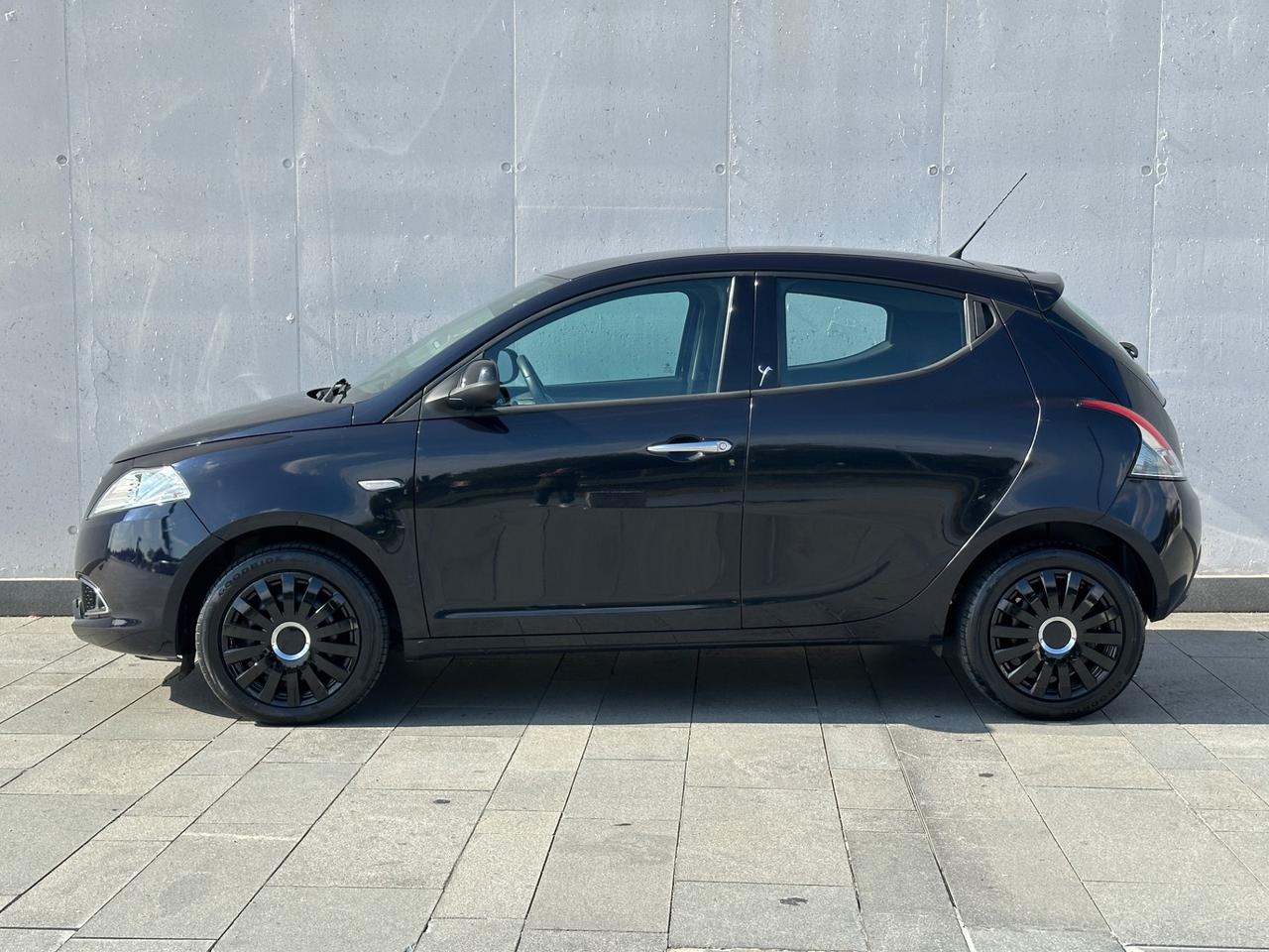 Lancia Ypsilon 1.2 69 CV 5 porte S&S Gold