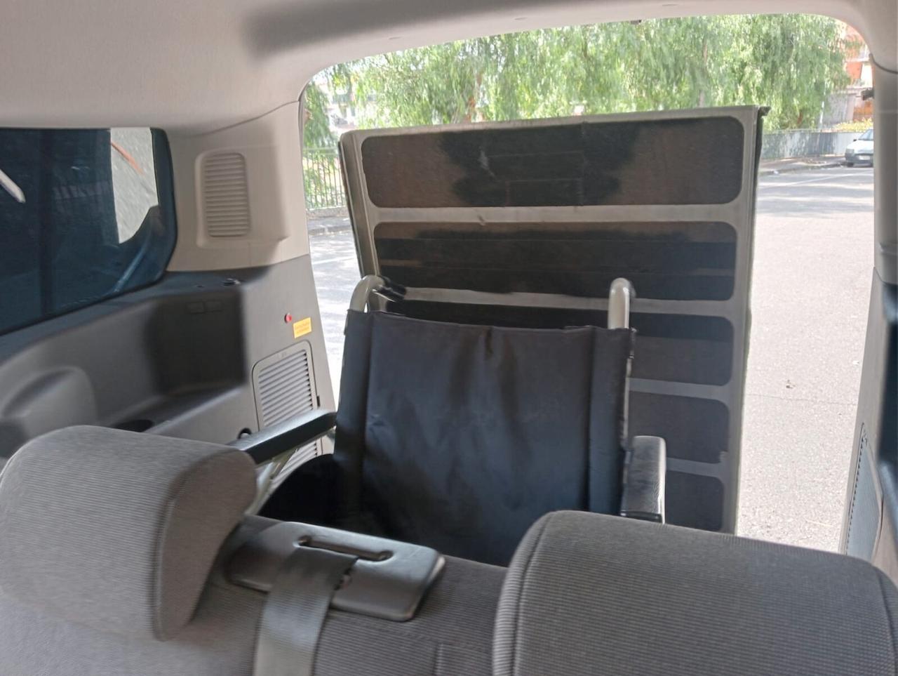 Ford Tourneo Connect Pianale ribassato con rampa disabili in carrozzina