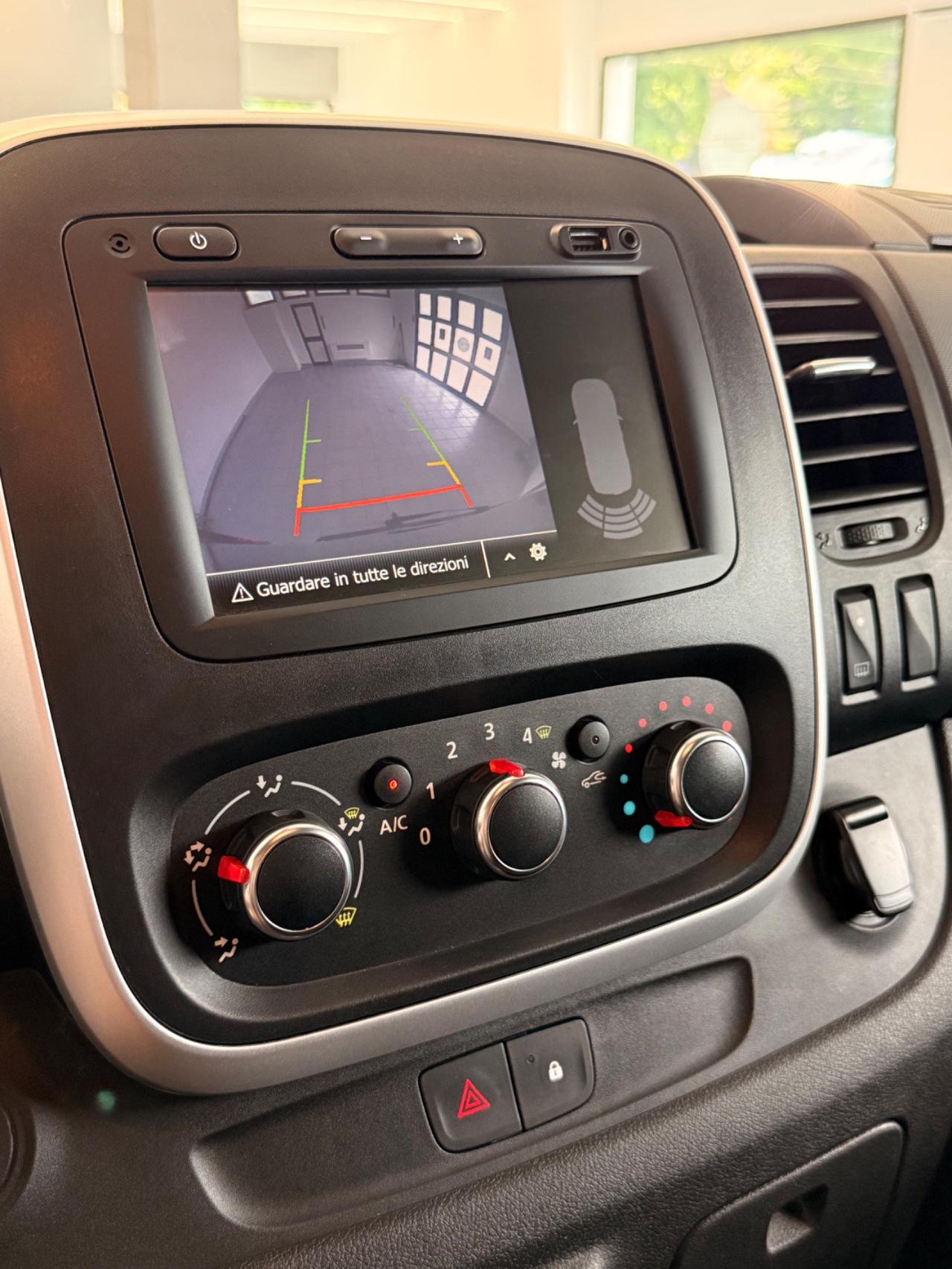 Renault Trafic 2.0 dci 9 Posti + Gancio