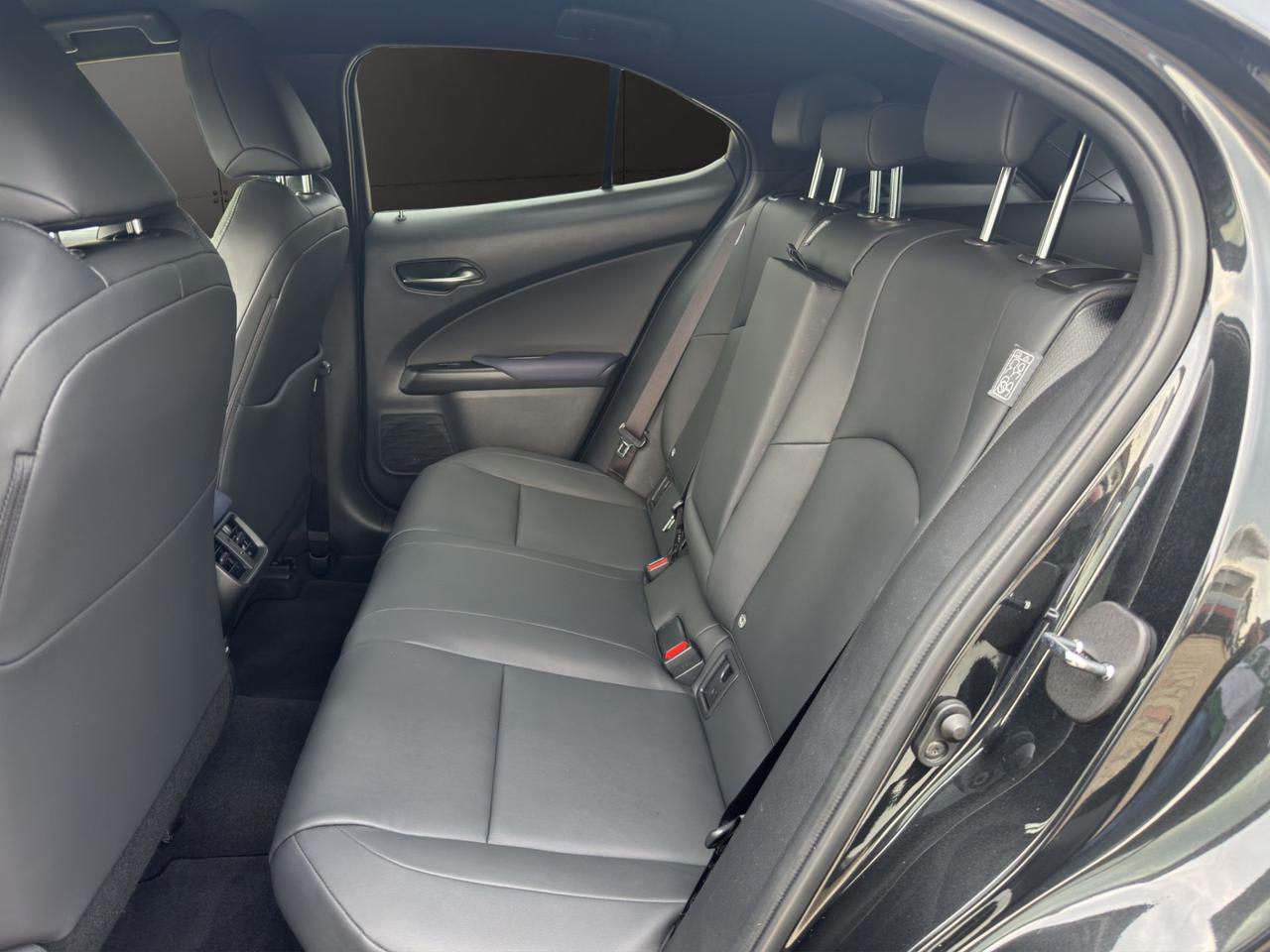 Lexus UX 250h 2.0 Midnight 2wd cvt
