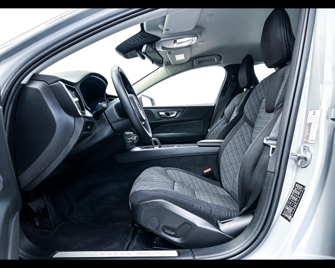 VOLVO V60 B4 (d) automatico Essential
