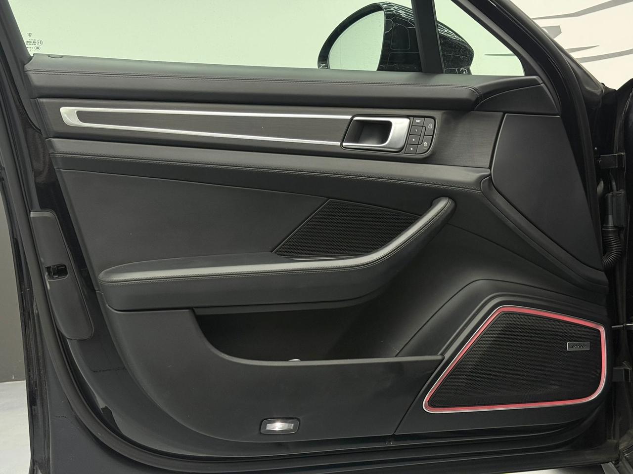 Porsche Panamera 4 PLATINUM EDITION