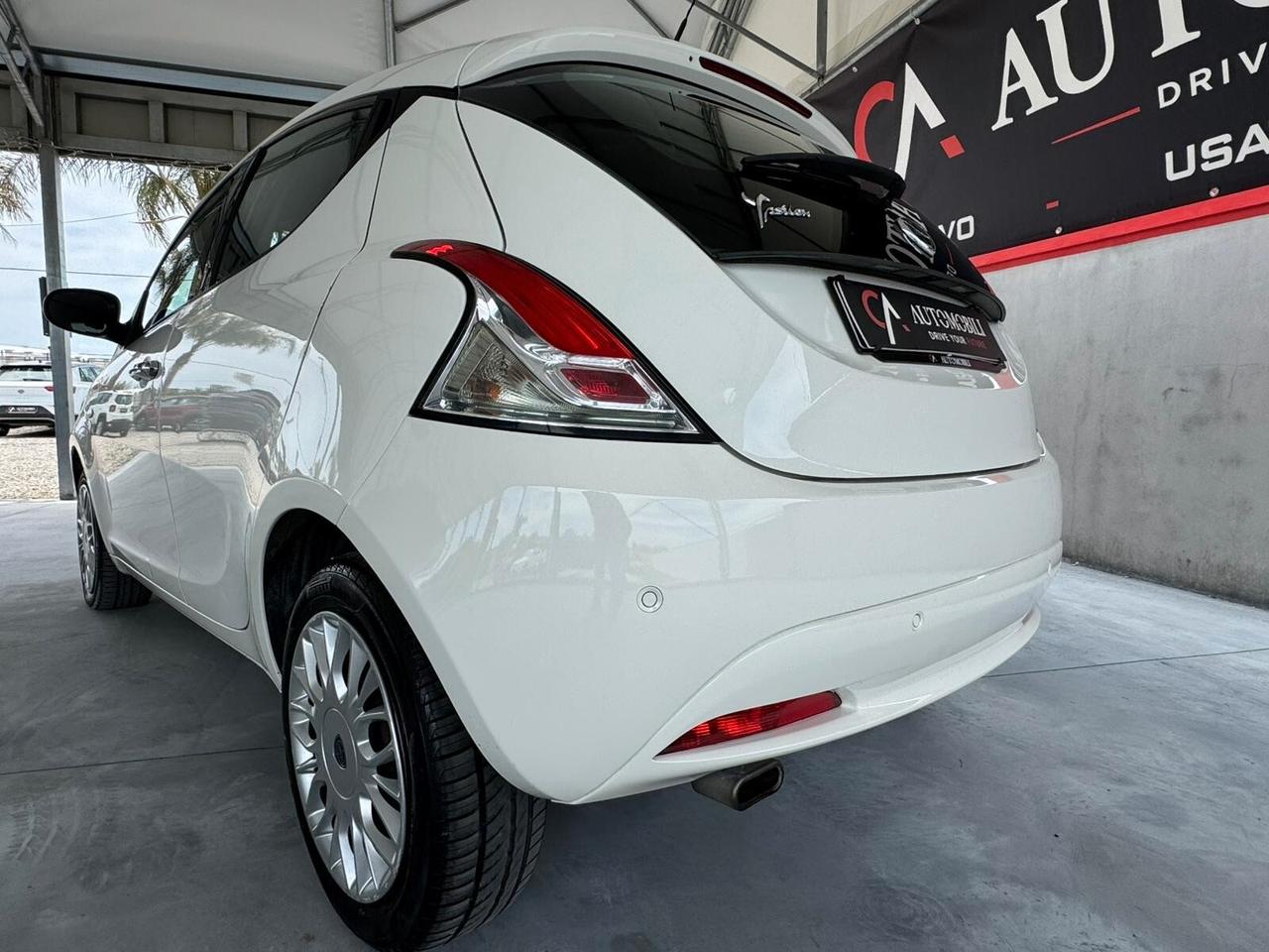 Lancia Ypsilon 1.2 69 CV 5 porte Gold