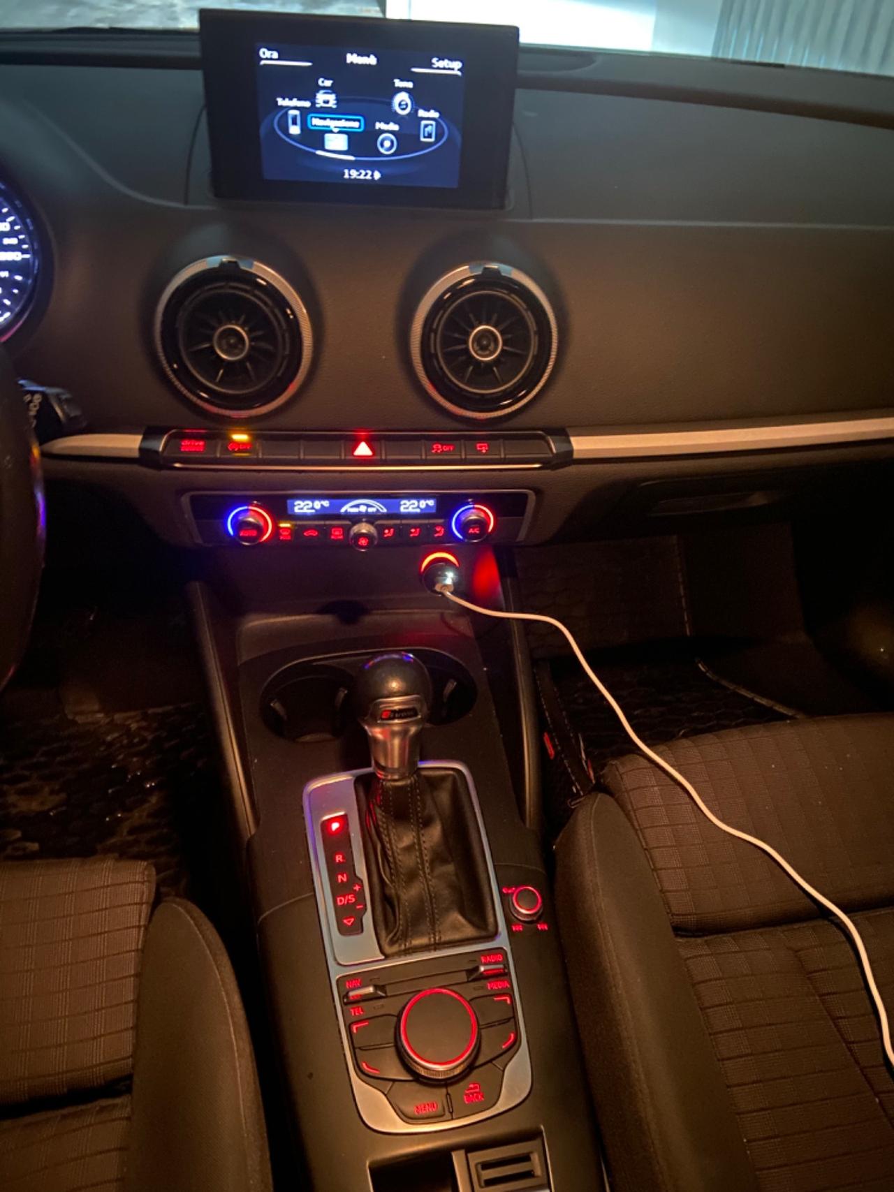 Audi A3 1.6 TDI diesel S tronic Ambition