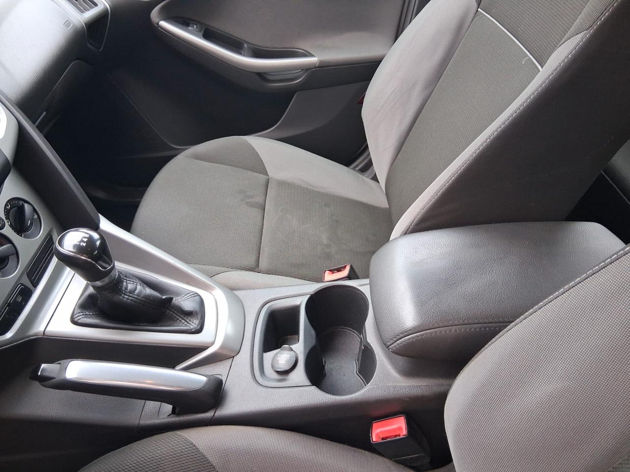 Ford Focus 1.6 105 CV