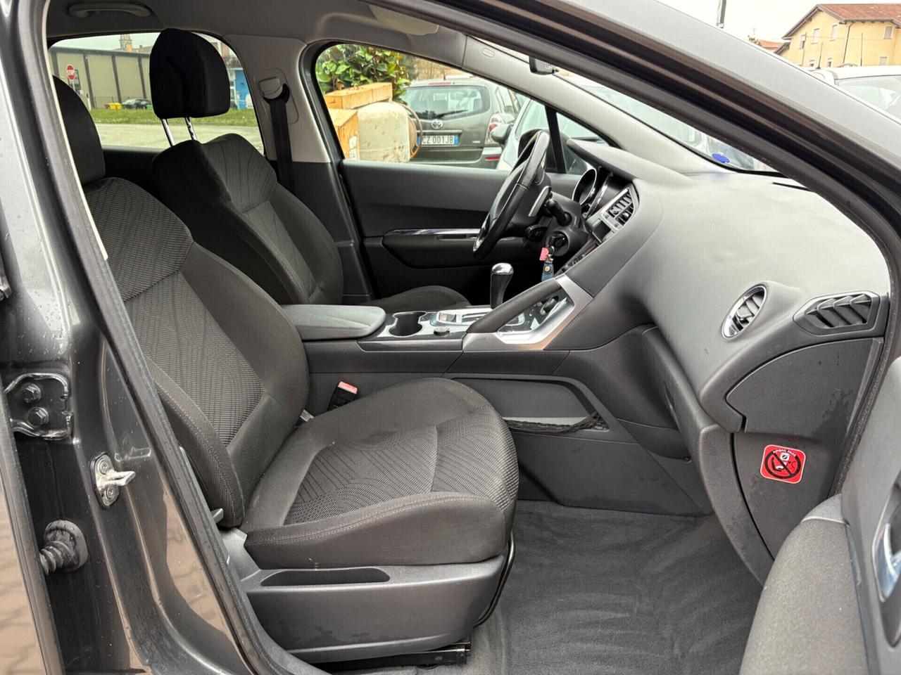 Peugeot 3008 1.6 HDi 110CV cambio robotizzato Business