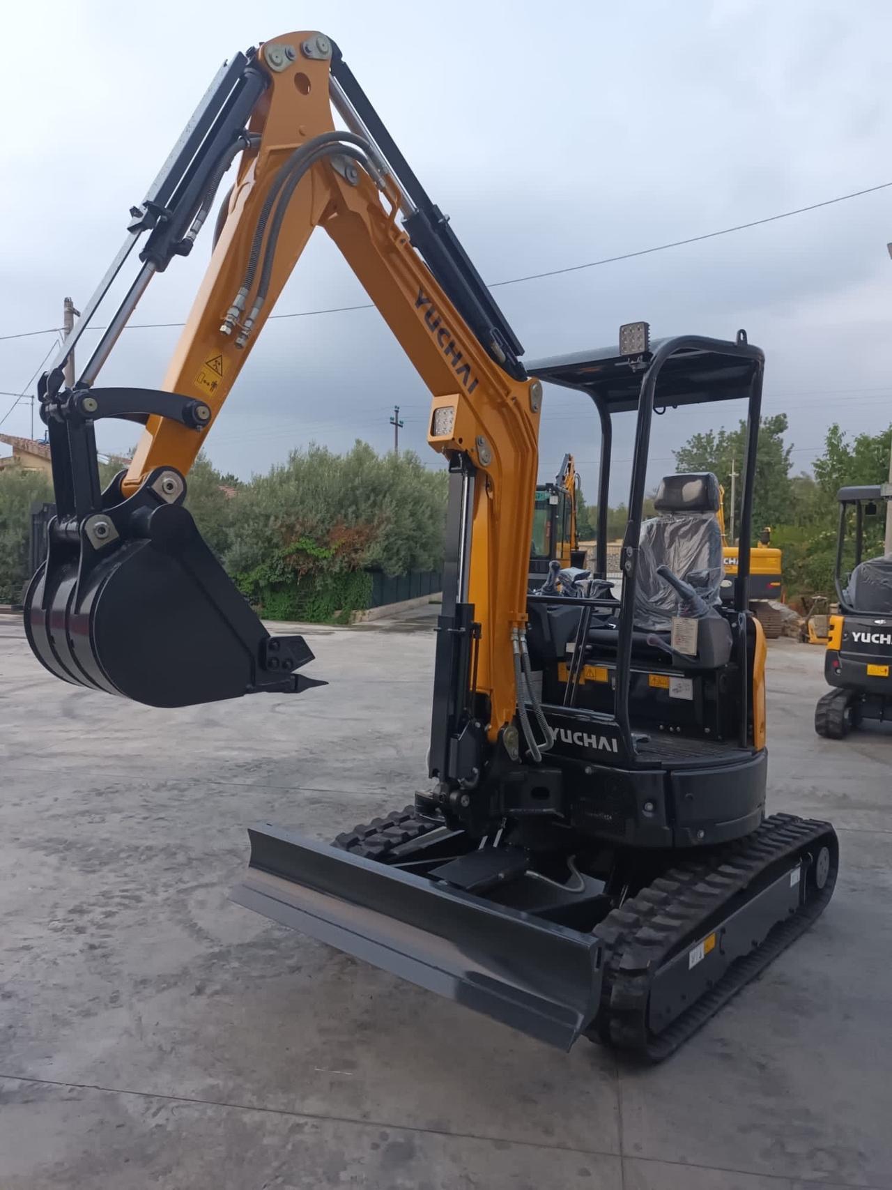 Miniescavatore Yuchai U 27 Nuovo