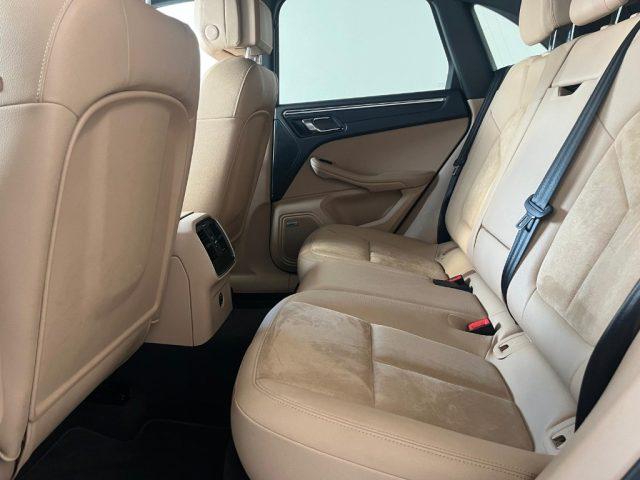 PORSCHE Macan 2.0