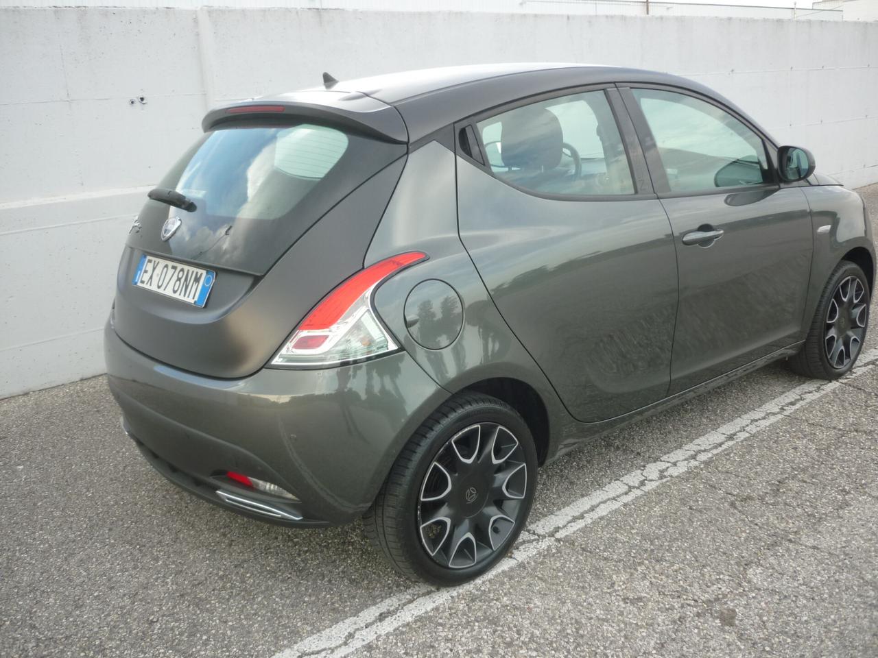 Lancia Ypsilon 1.2 69 CV 5 porte S Momodesign Km 80.000