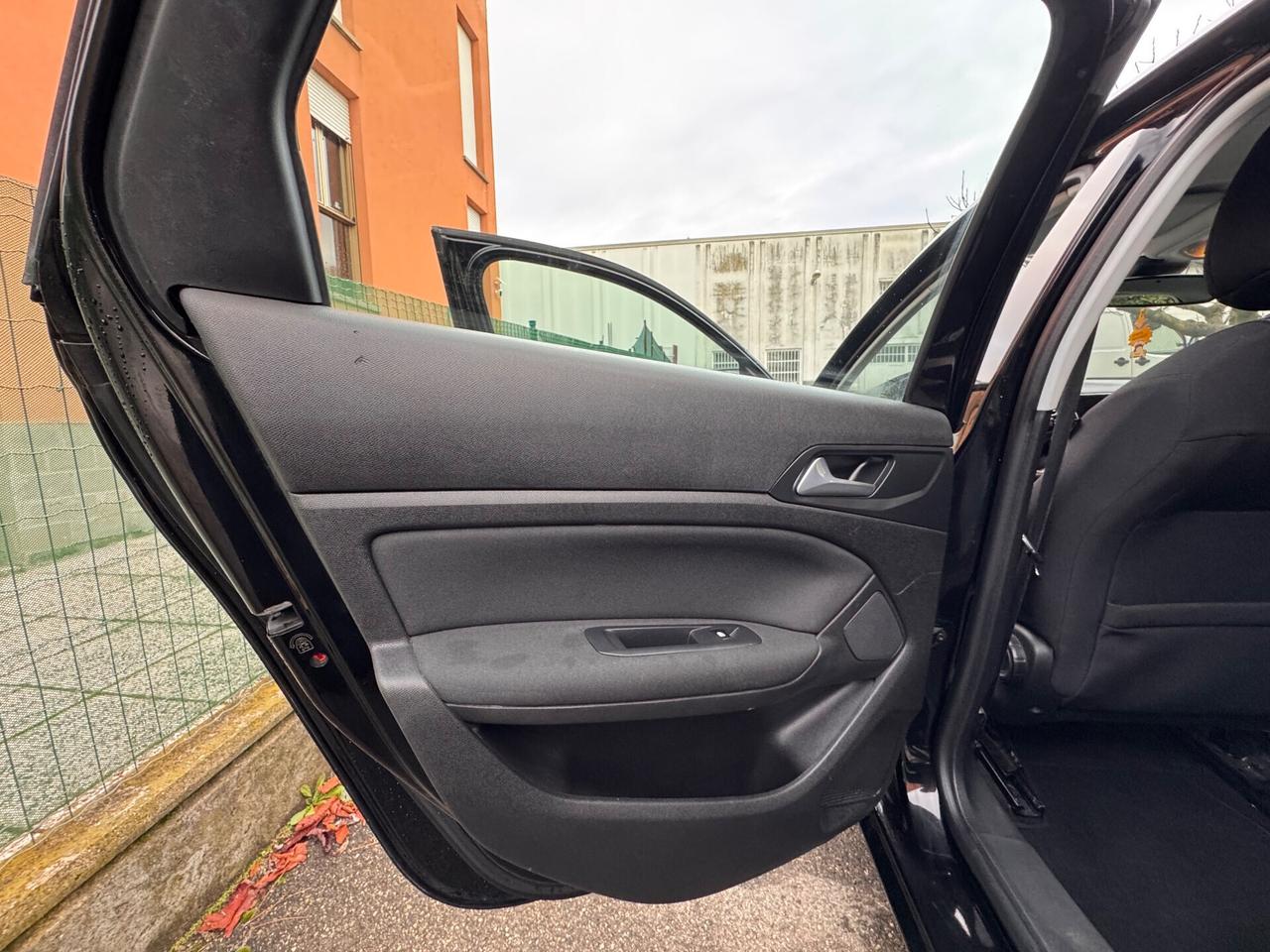 Peugeot 308 BlueHDi 130 S&S SW Allure