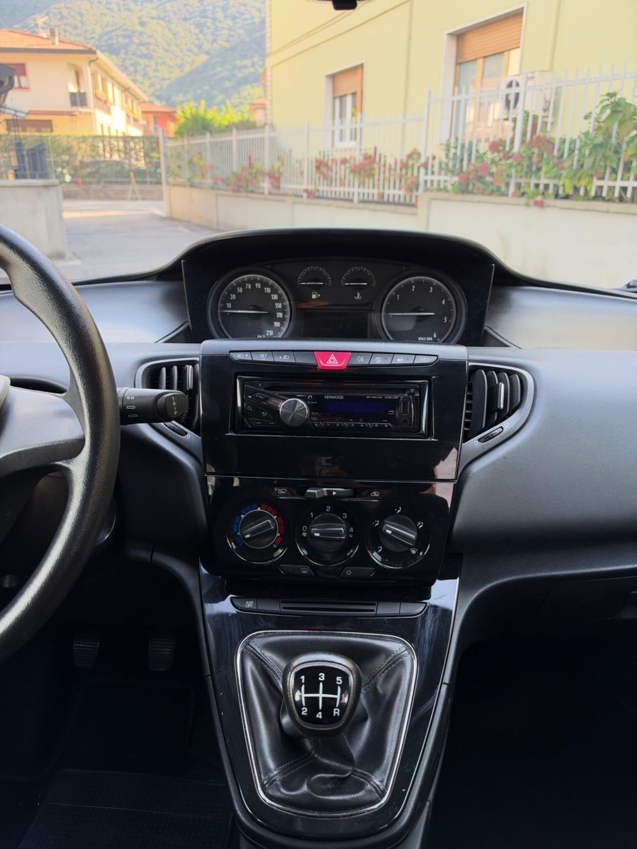Lancia Ypsilon 1.3 MJT 16V 80 CV 5 porte S&S Silver