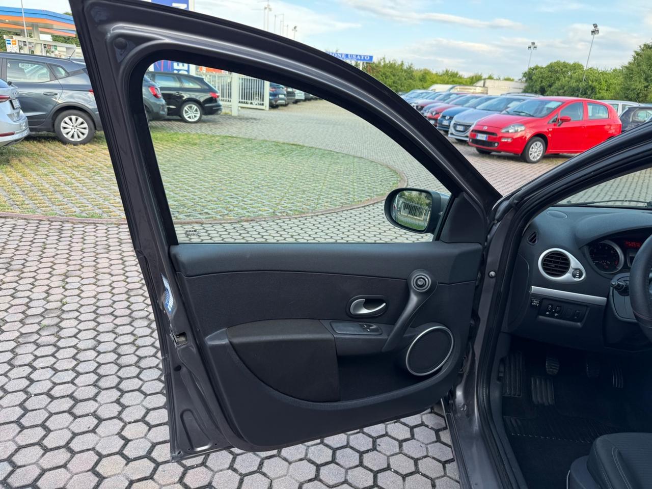 Renault Clio 1.2 16V 5 porte GPL Confort OK NEOPATENTATI