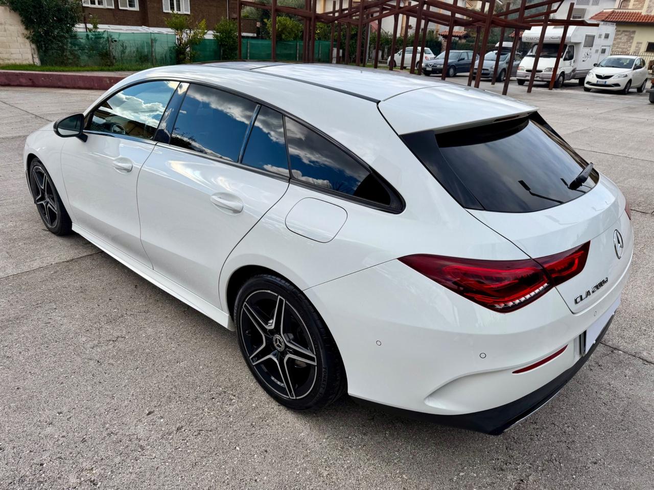 Mercedes Cla 200 shooting brake amg premium