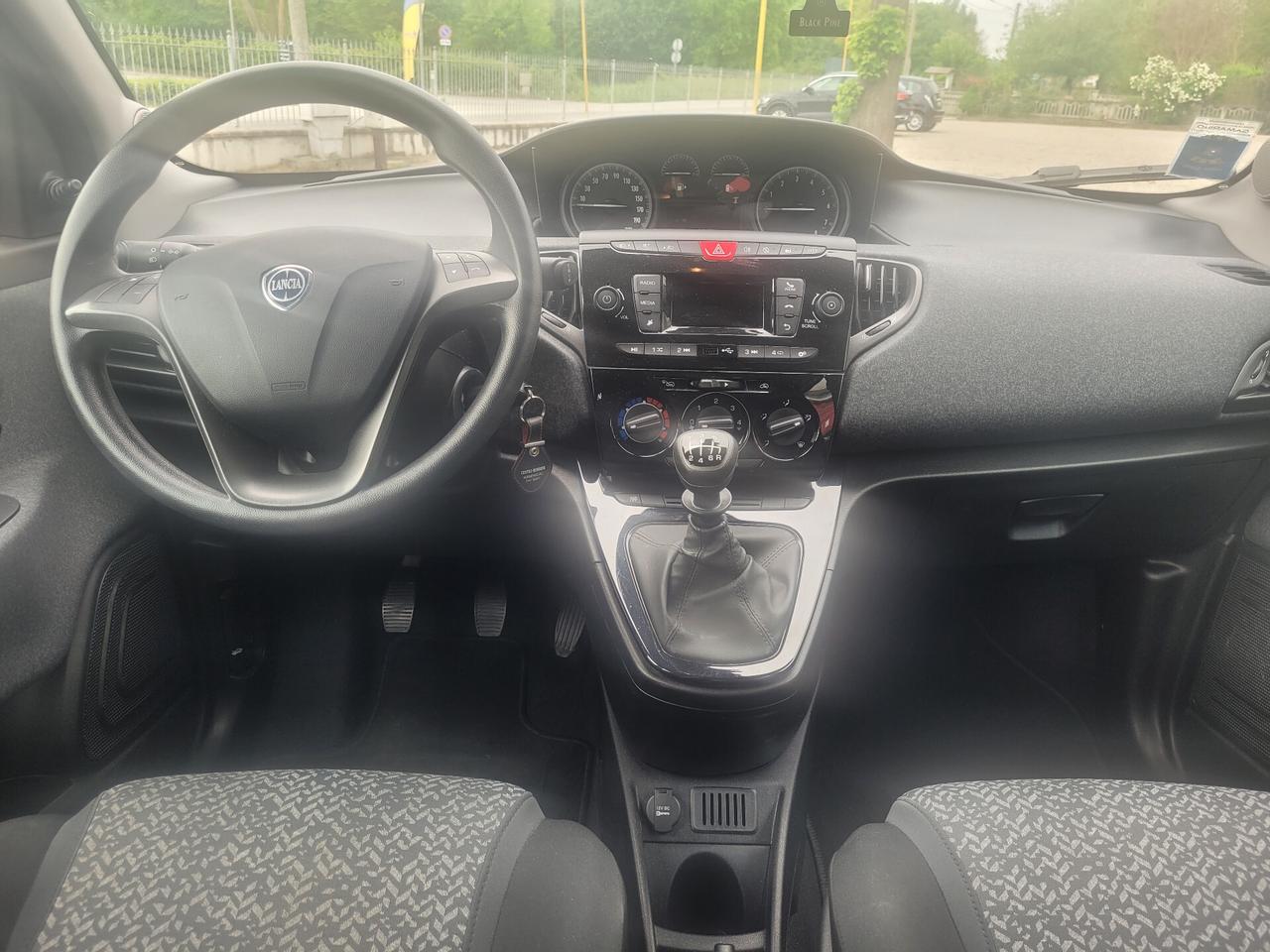 Lancia Ypsilon 1.0 FireFly 5 porte S&S Hybrid Ecochic Silver