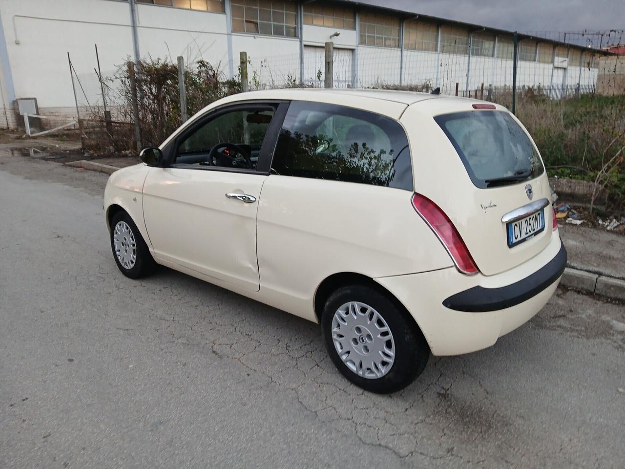 Lancia Ypsilon 1.2 Argento anno 2005