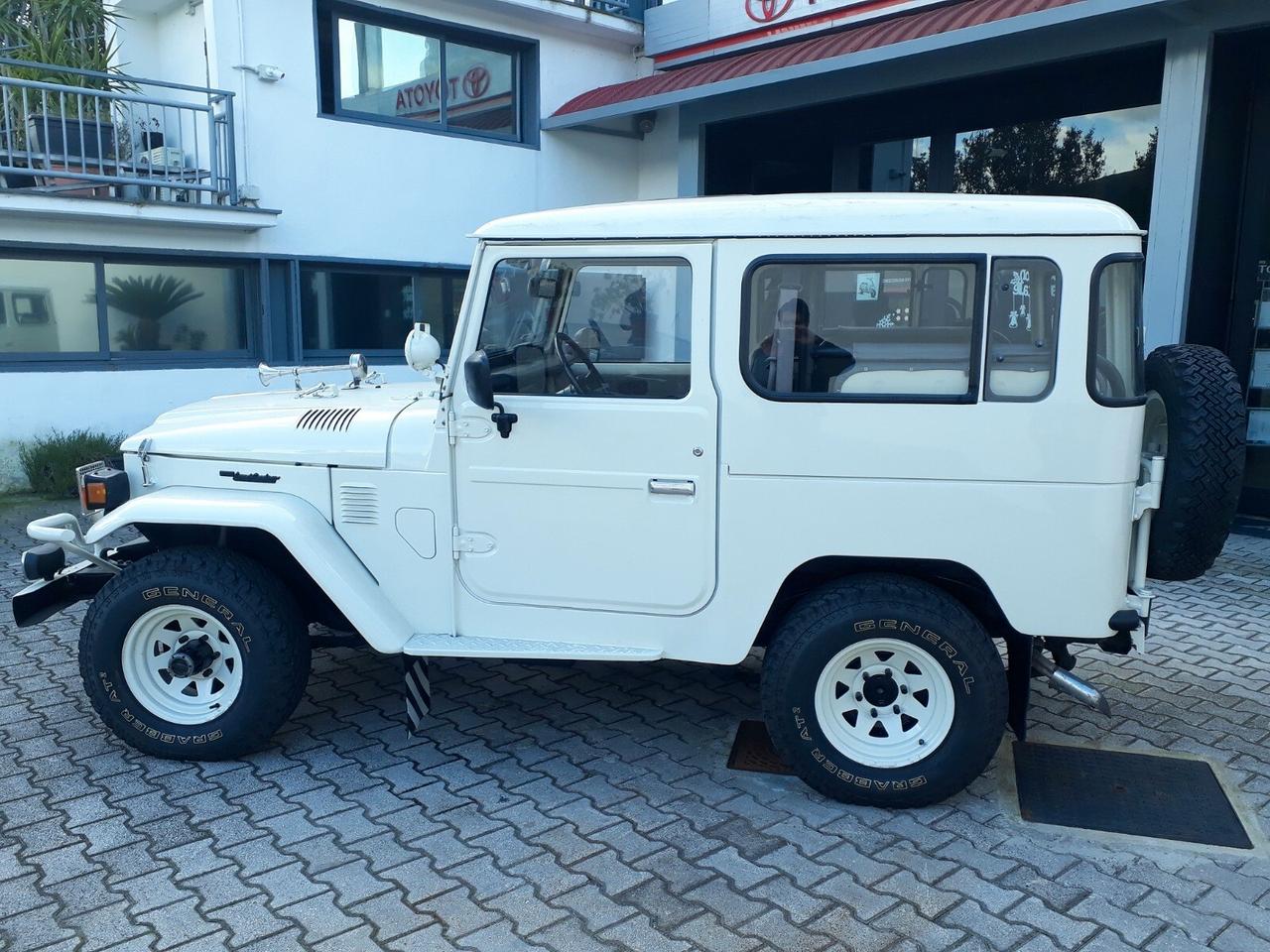 Toyota Land Cruiser BJ42