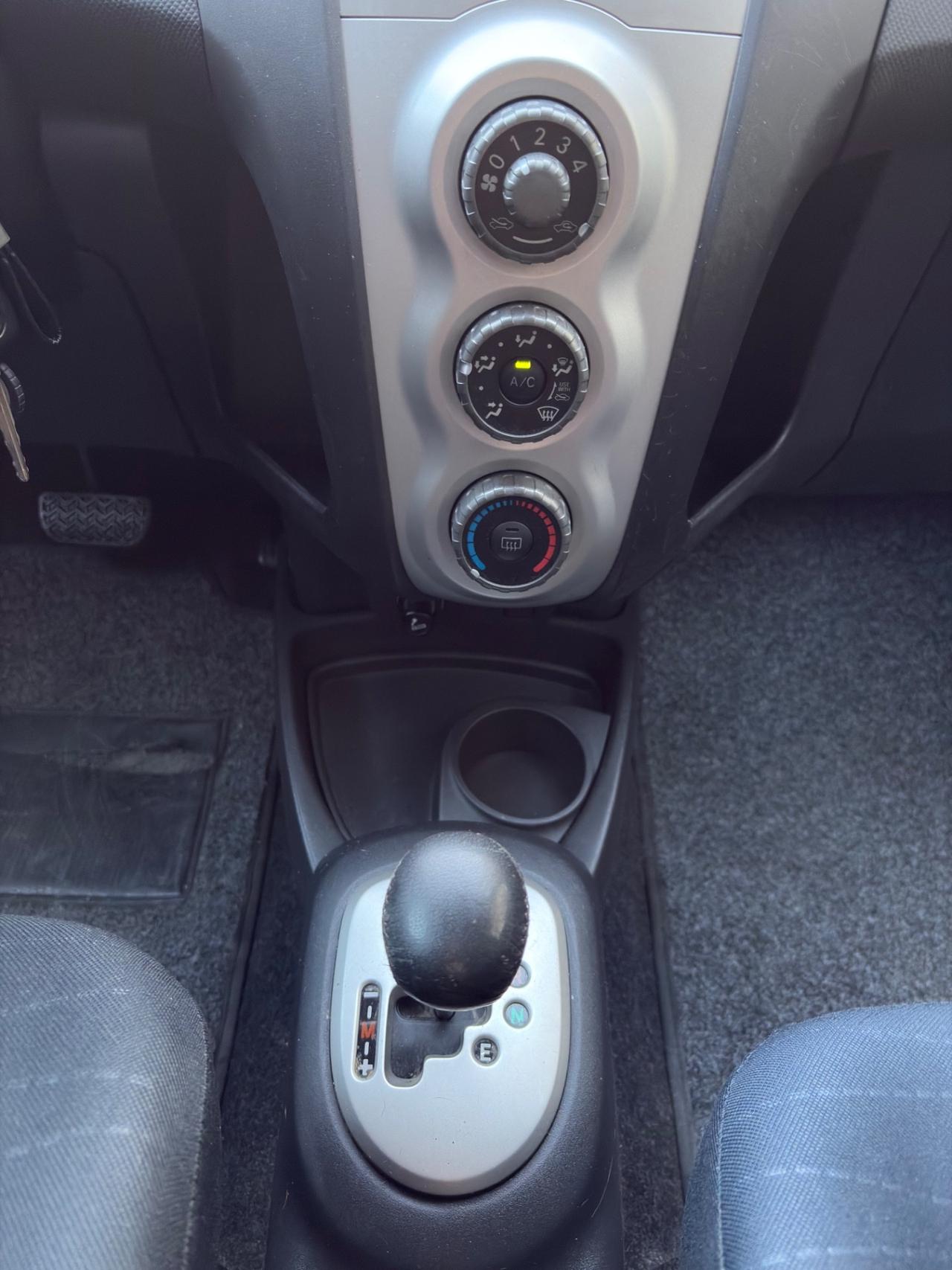 Toyota Yaris 1.3 benz. automatica 138000km