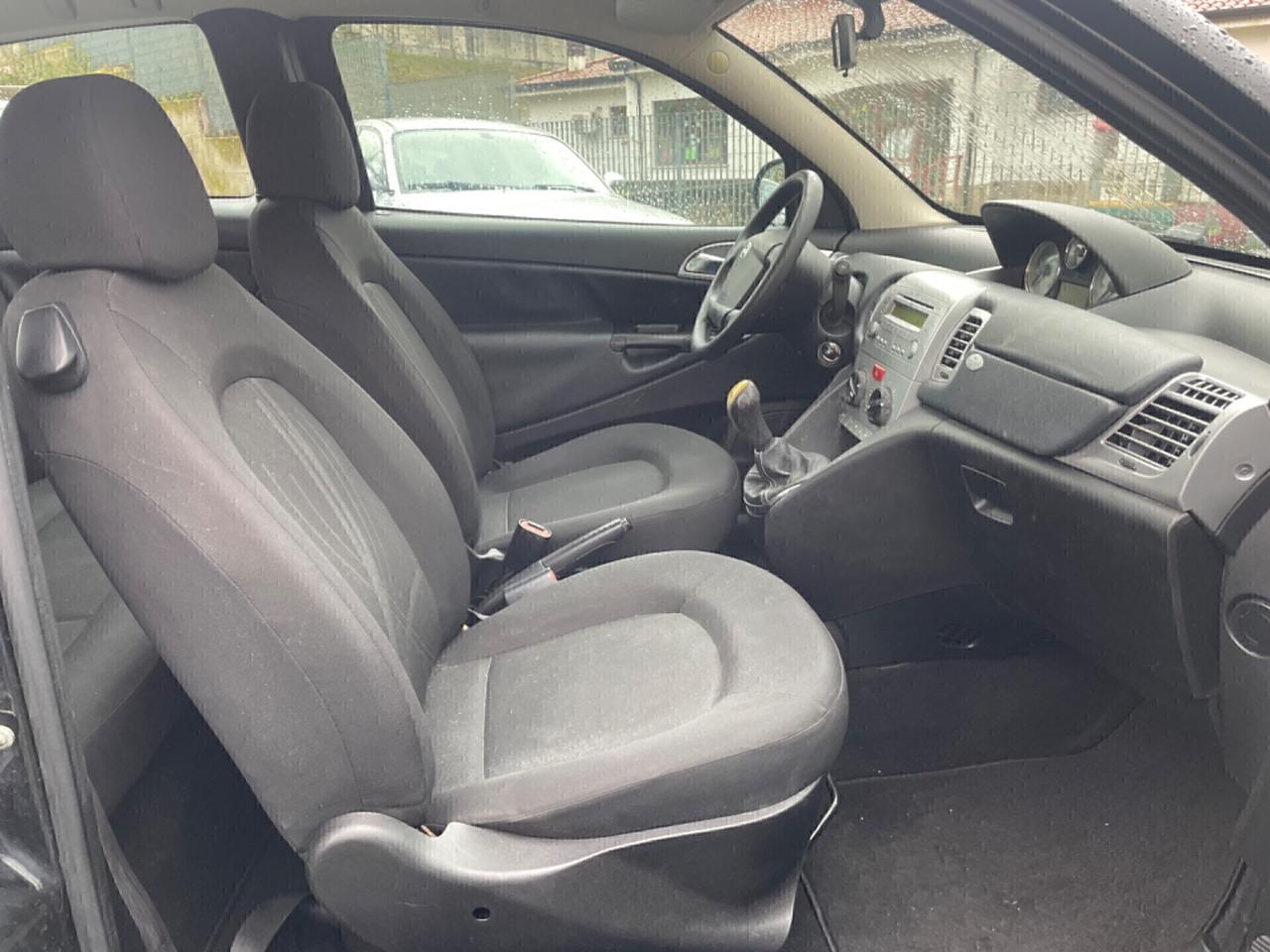 Lancia Ypsilon 1.3 MJT 75 CV Unyca