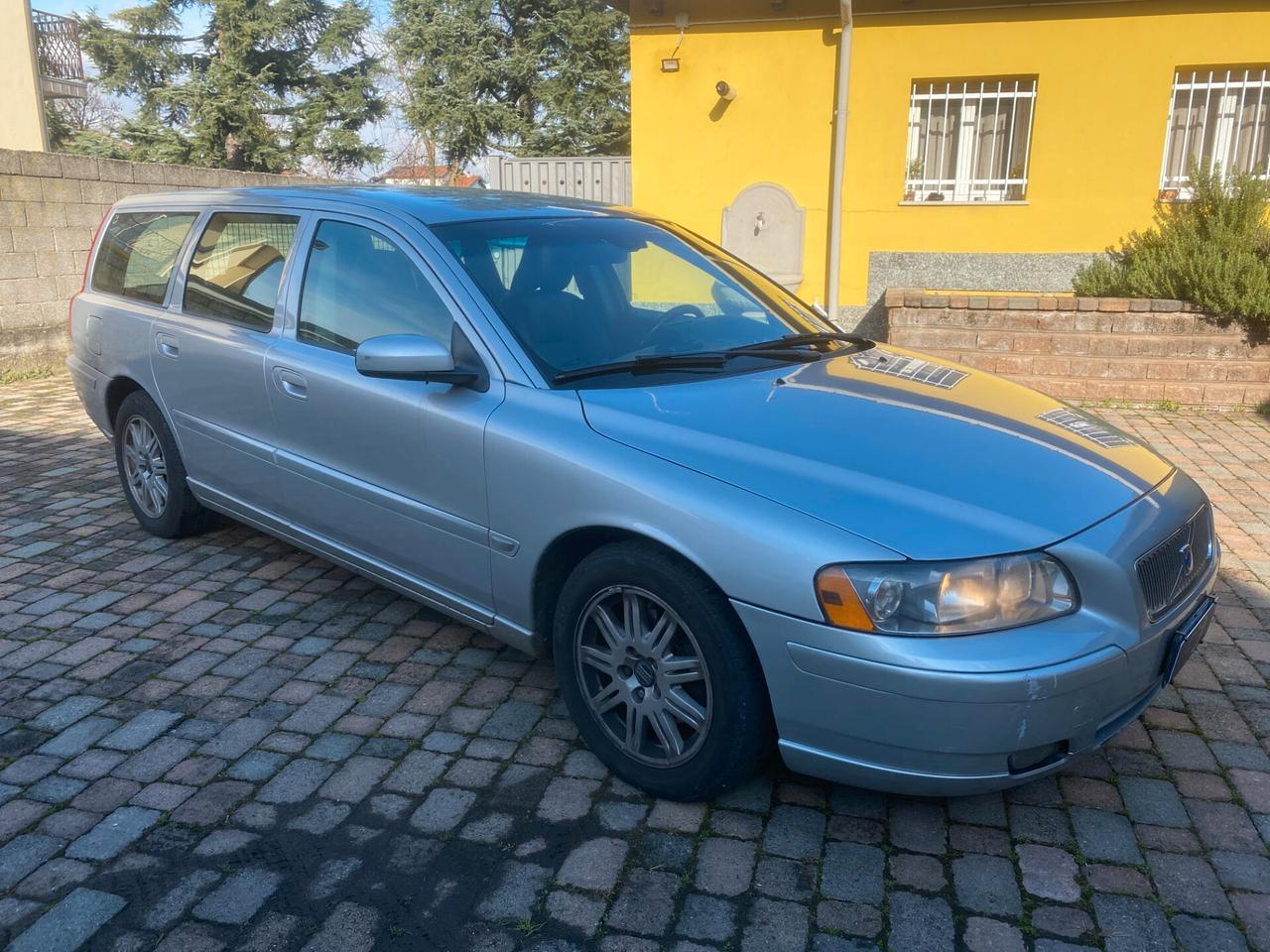Volvo V70/XC70 V70 2.4 D5 20V cat Summum automatica